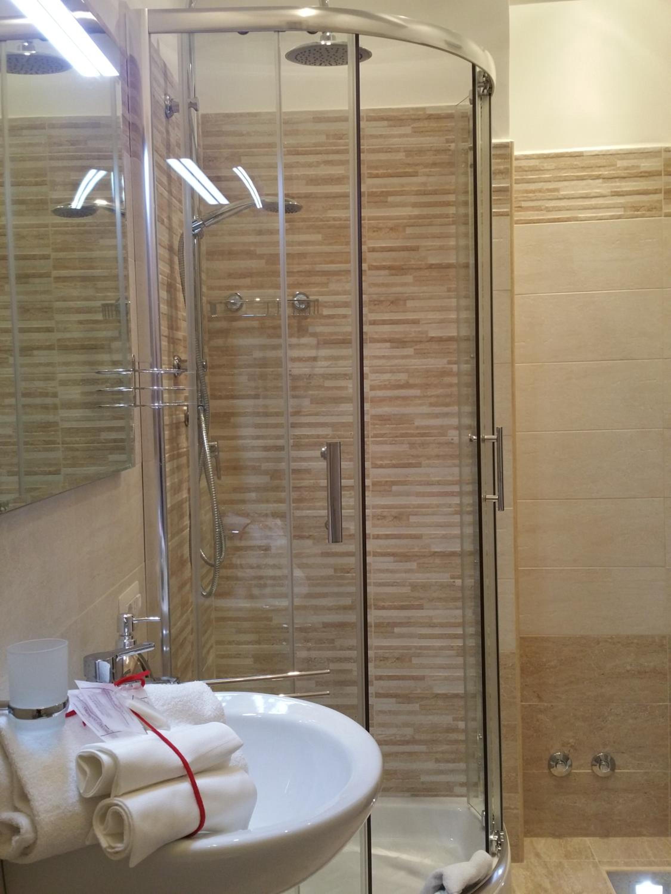 Double Room with Private External Bathroom photo 2