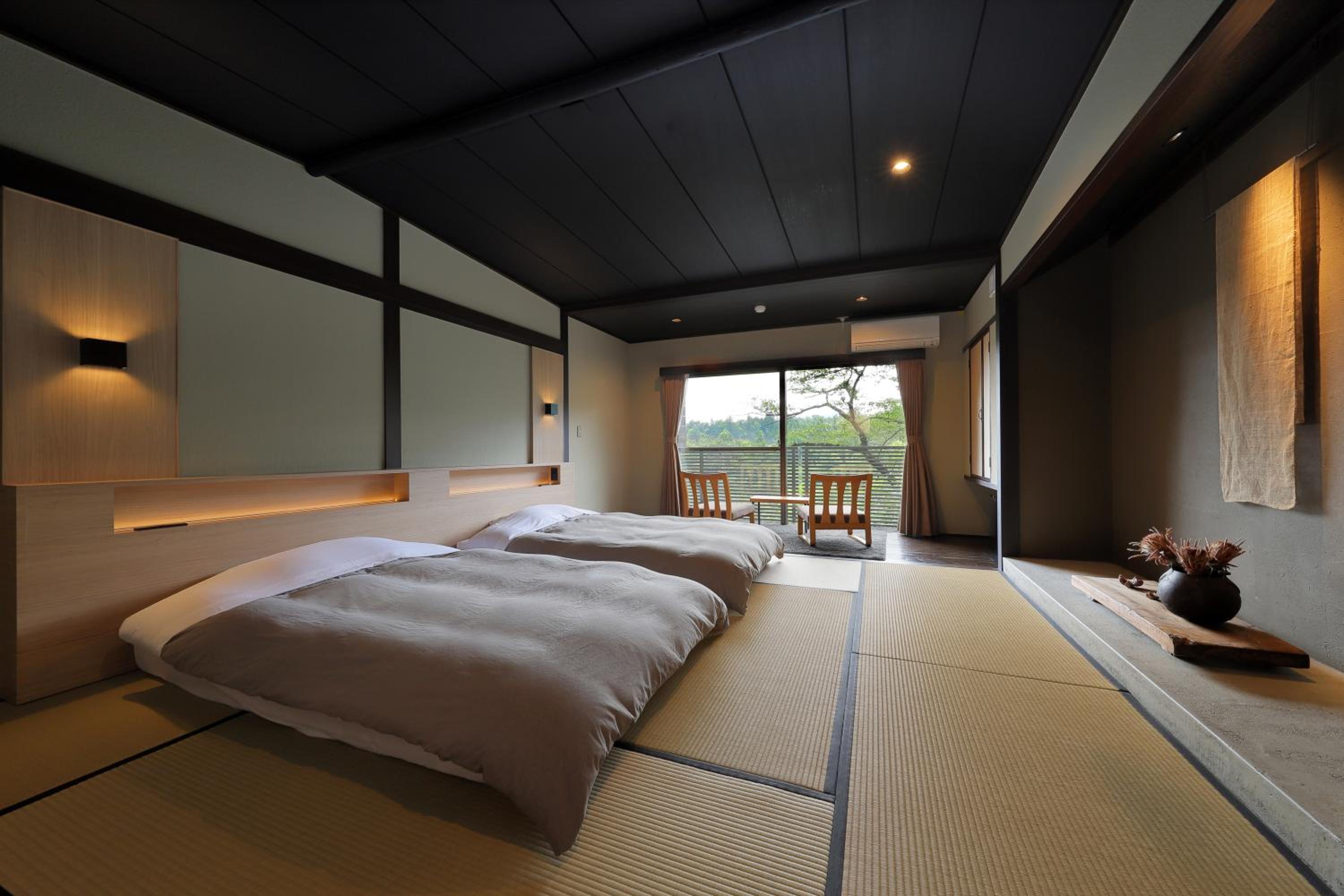 Japanese-Style Room (10 Tatami) with Shared Bathroom- Non-Smoking photo 2