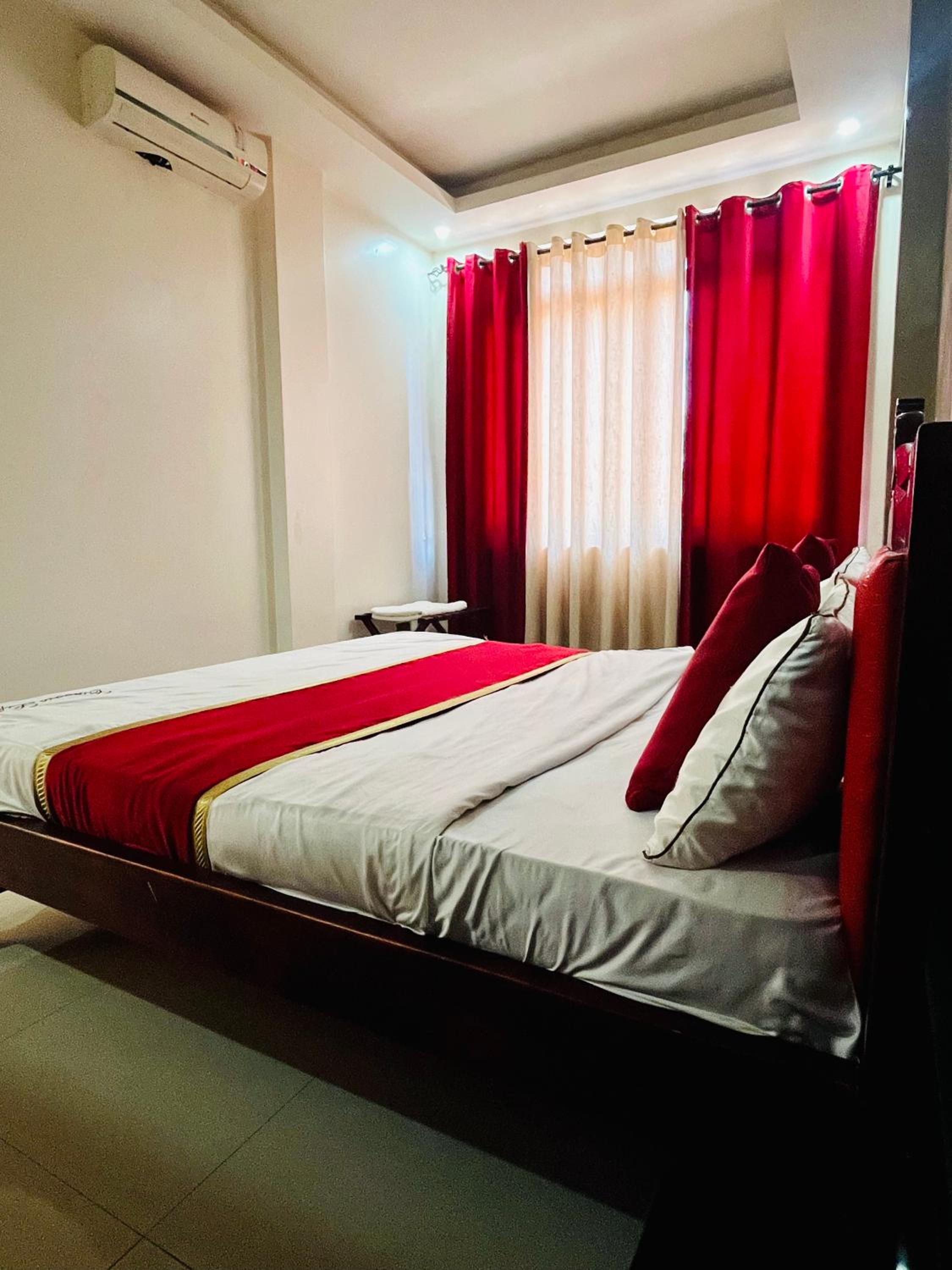One-Bedroom Apartment With Balcony