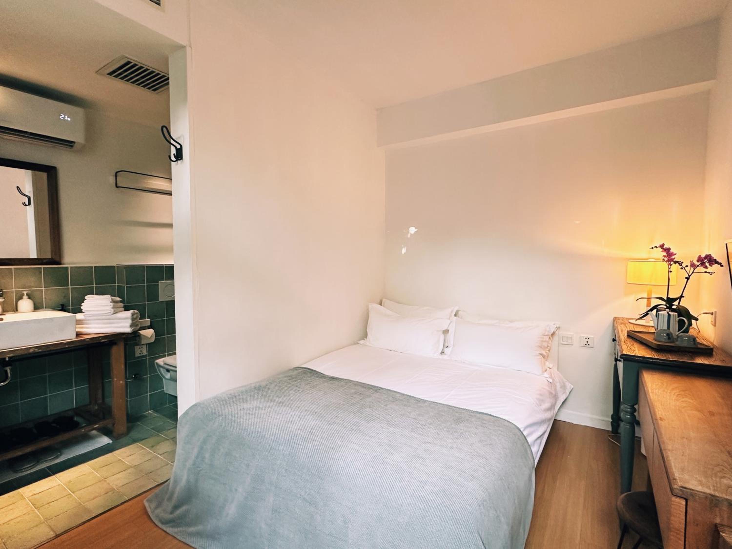 Queen Room with Garden View