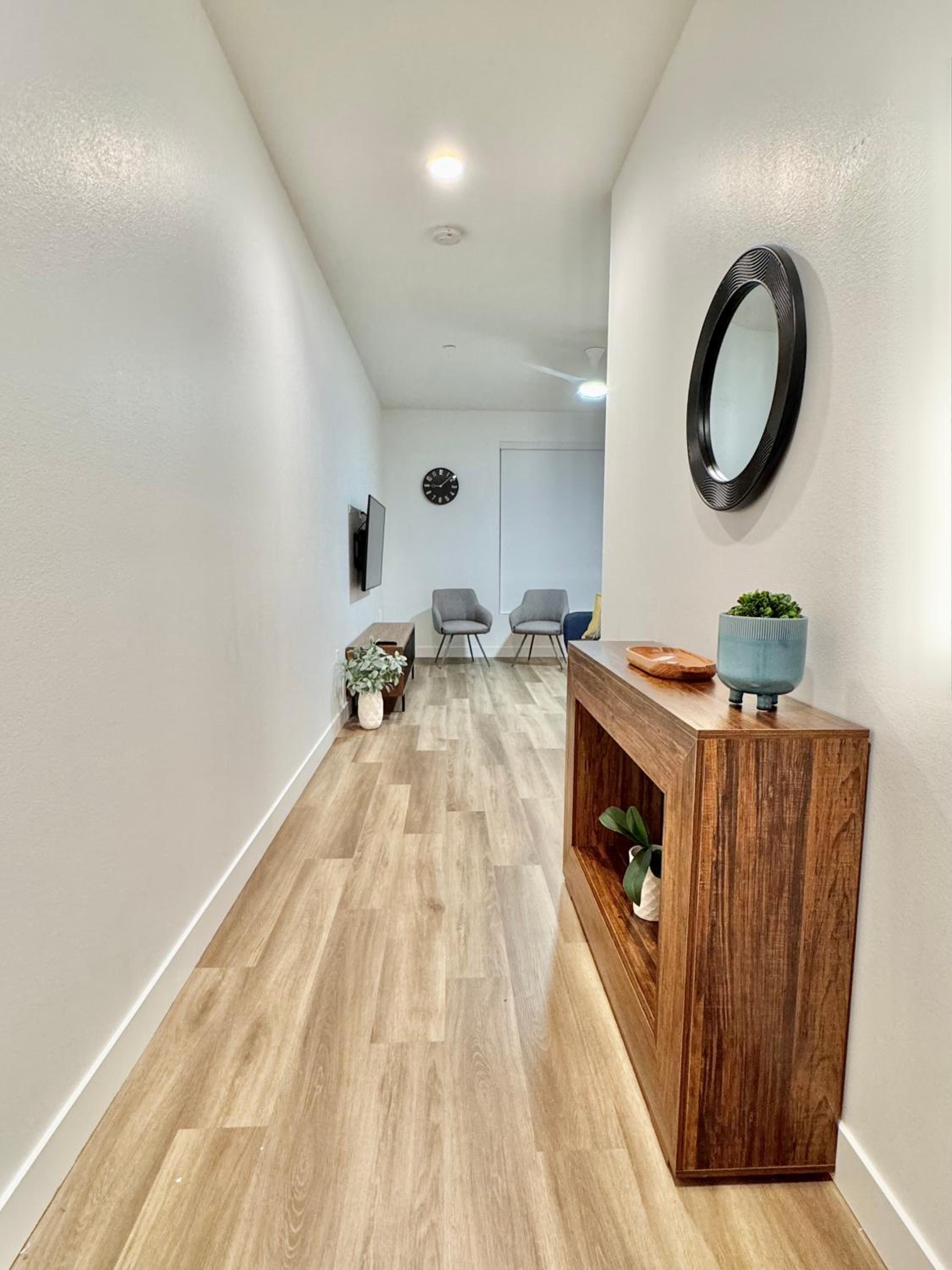One-Bedroom Apartment photo 2