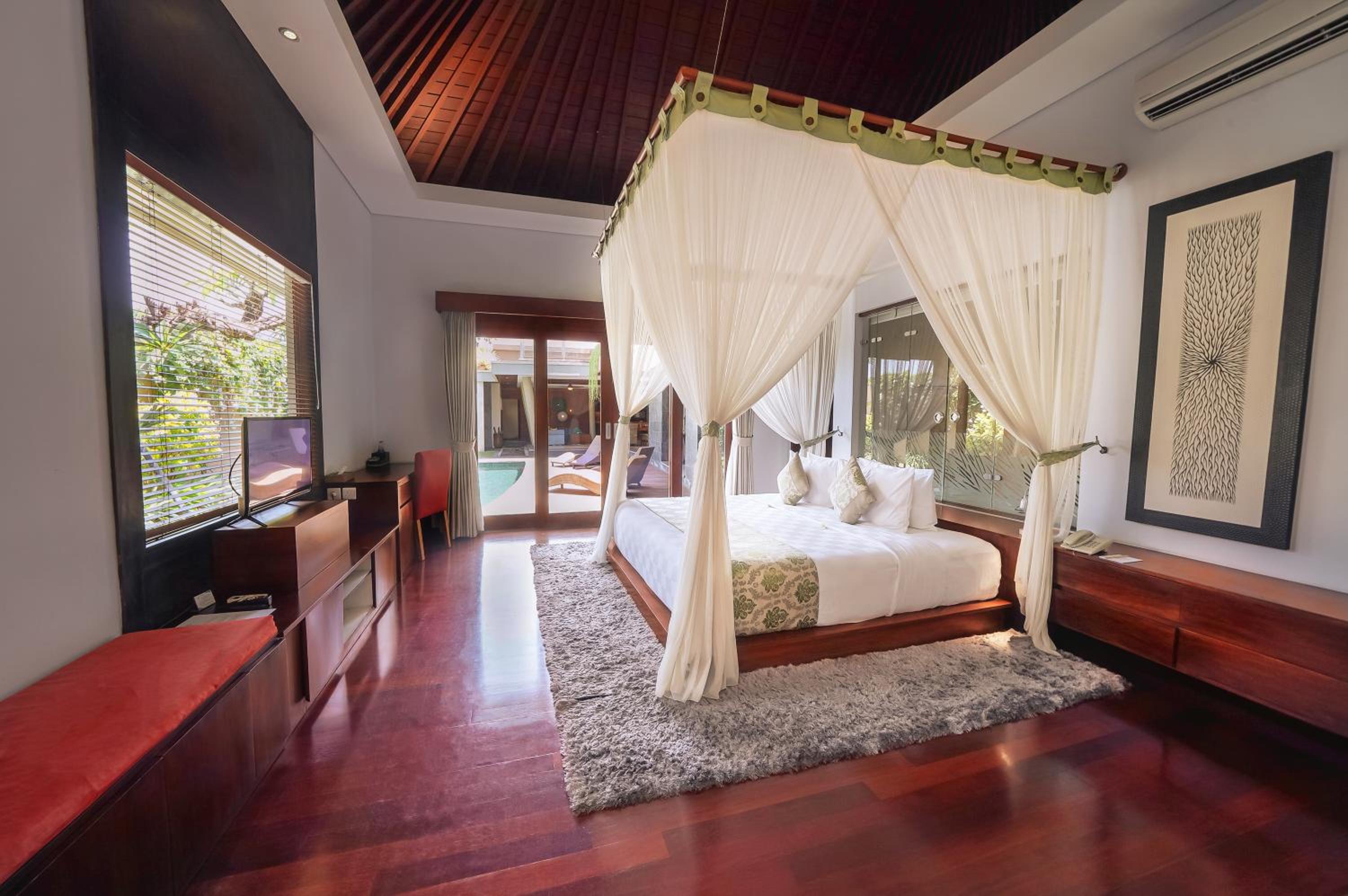 Three-Bedrooms Family Pool Villa