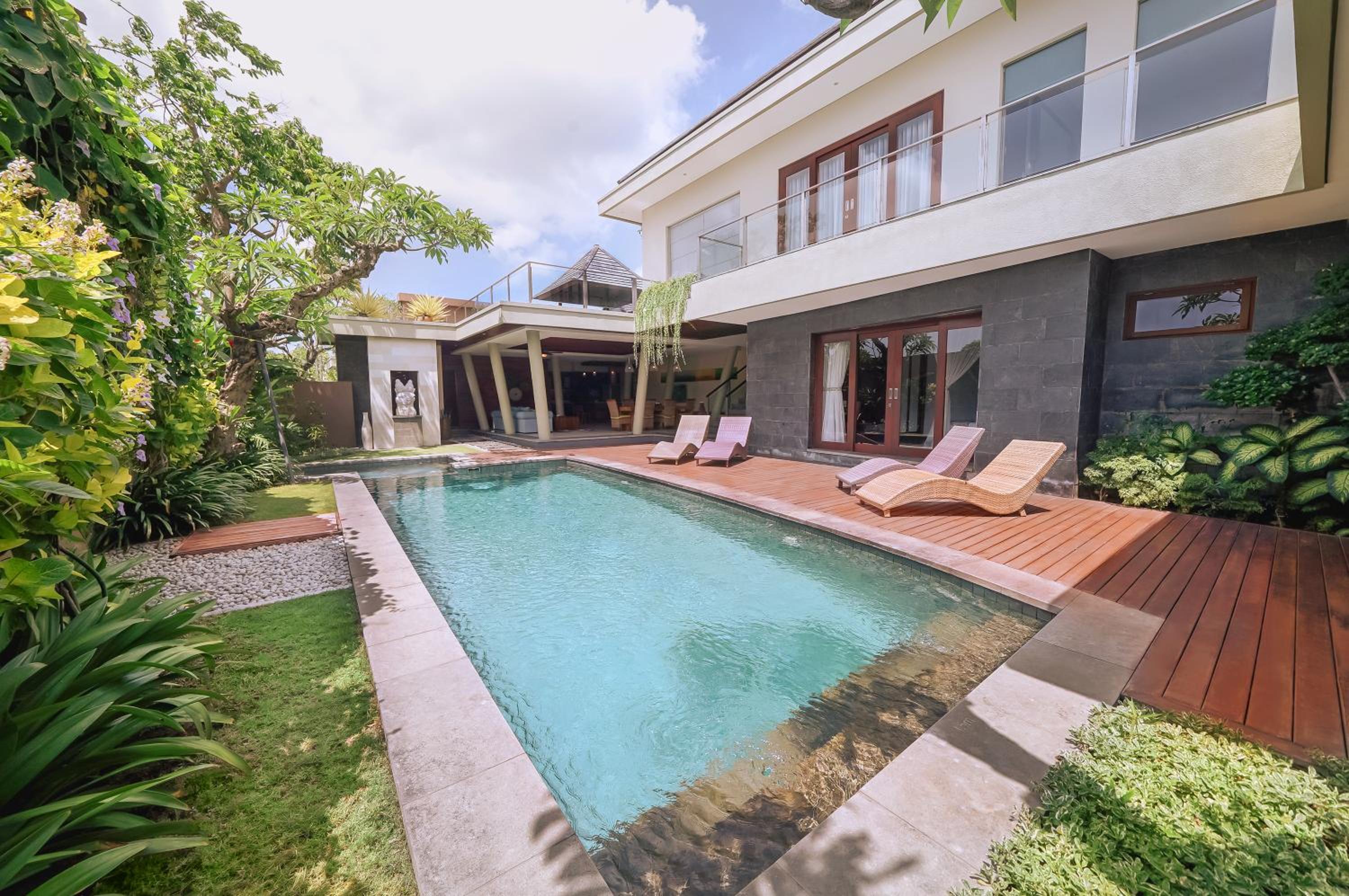 Three-Bedrooms Family Pool Villa