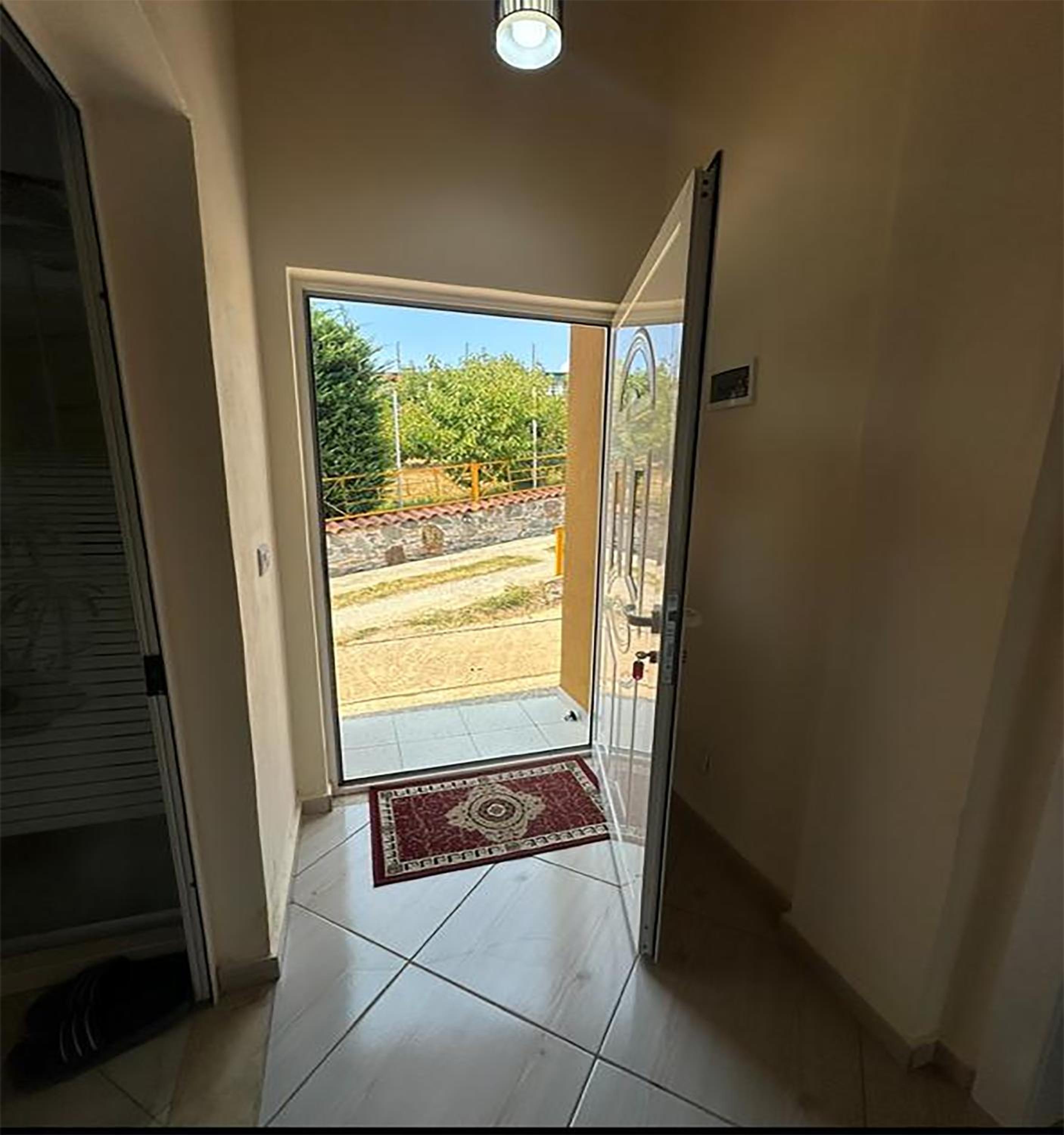 Apartment with Balcony and Mountain View photo 3
