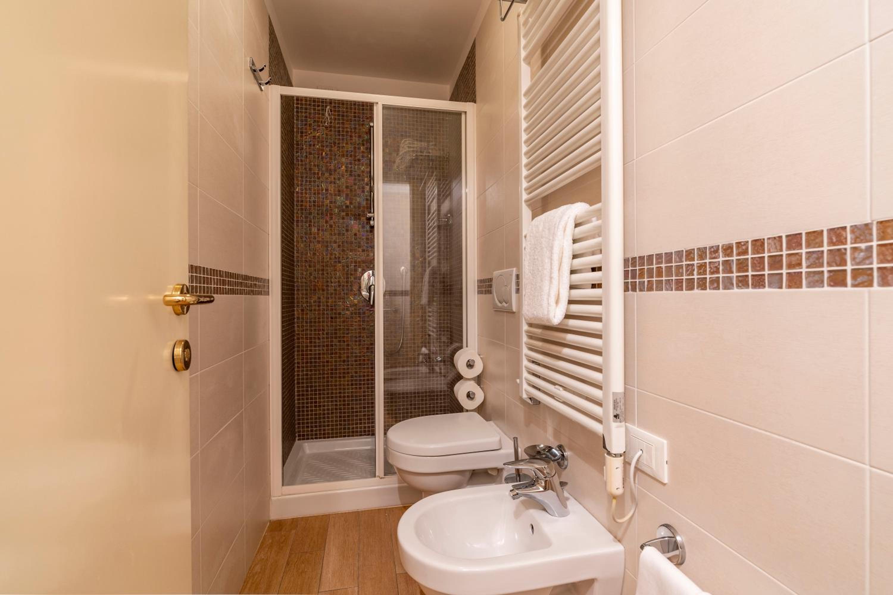 Three-Bedroom Premium Apartment with Balcony photo 2