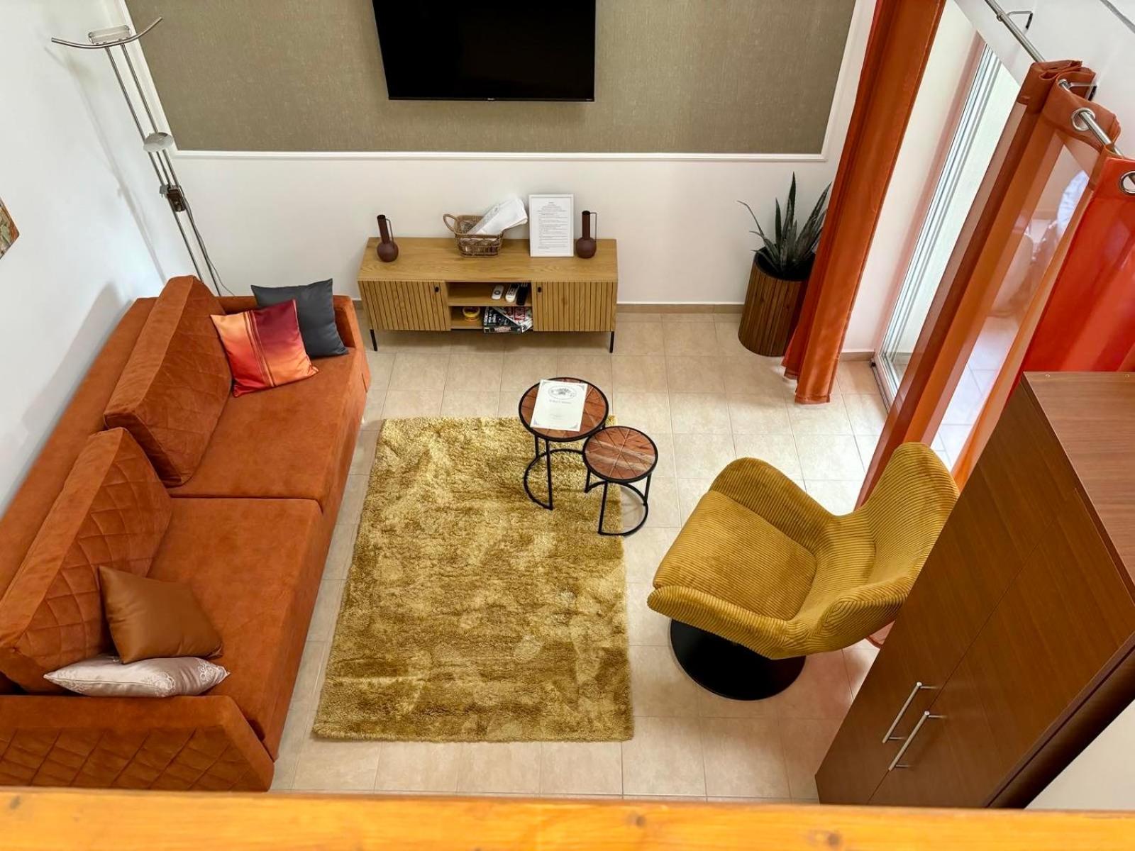 One-Bedroom Apartment photo 1