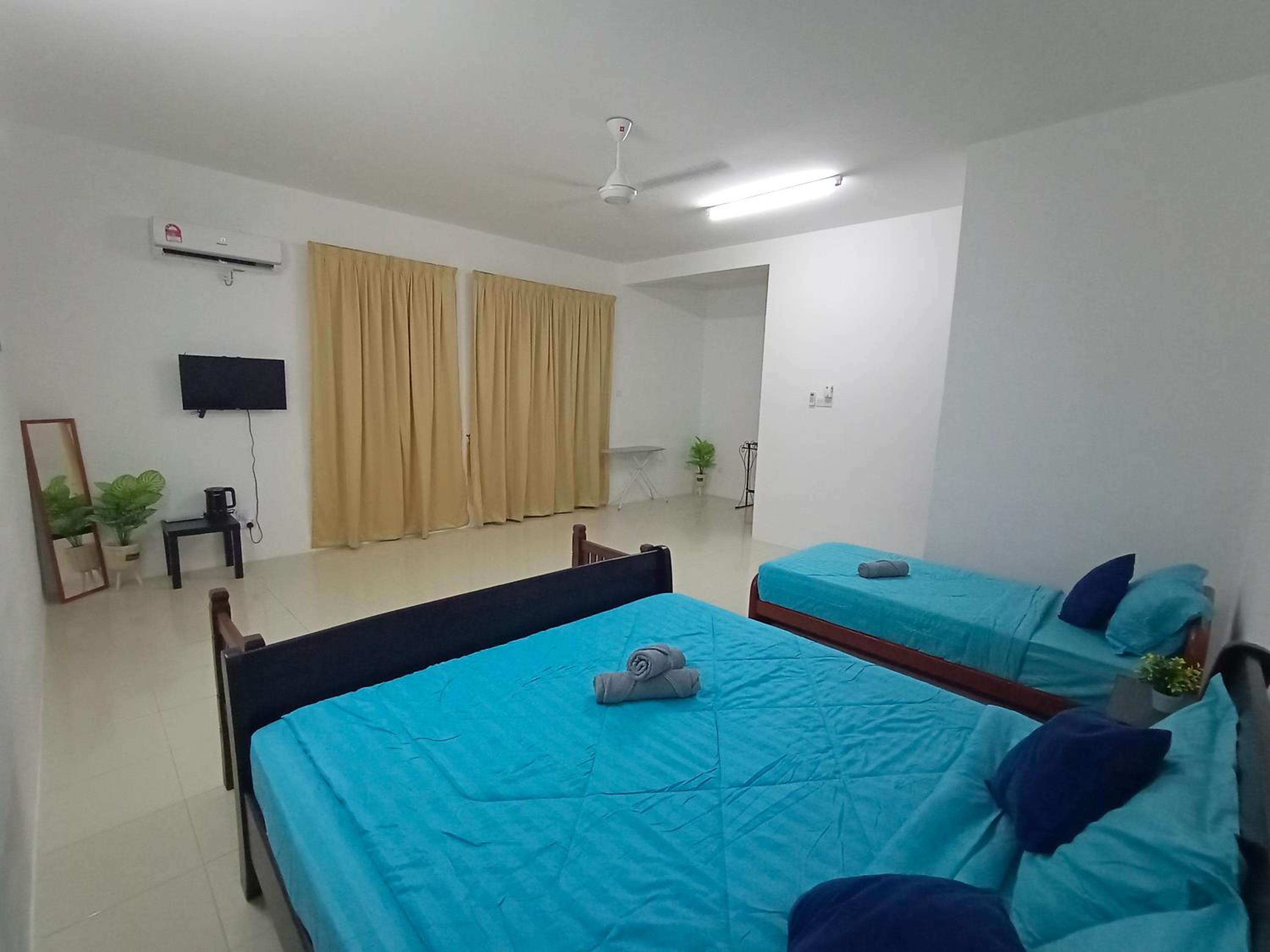 Family Room with Balcony photo 3
