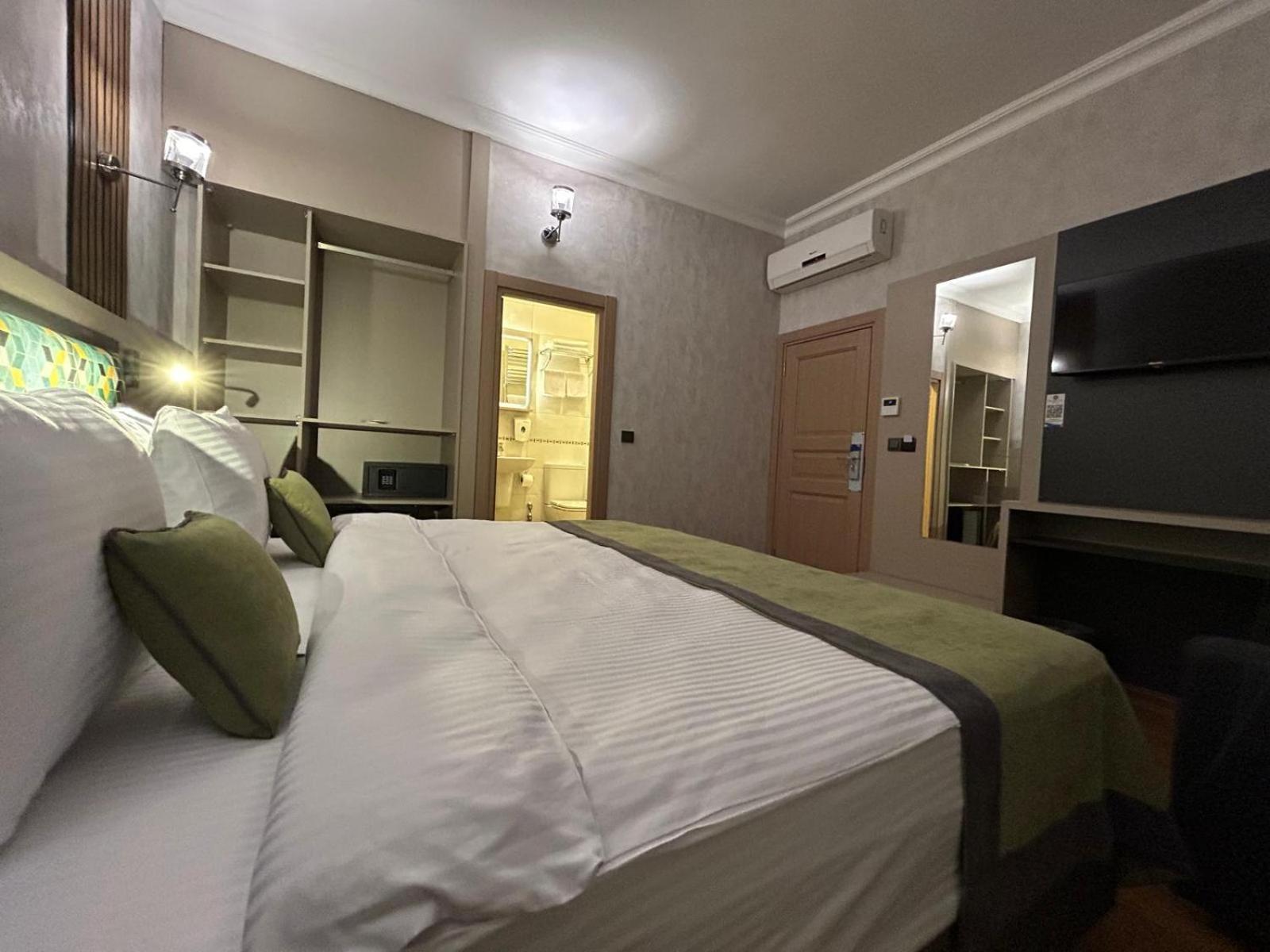 Deluxe Double or Twin Room with City View photo 1