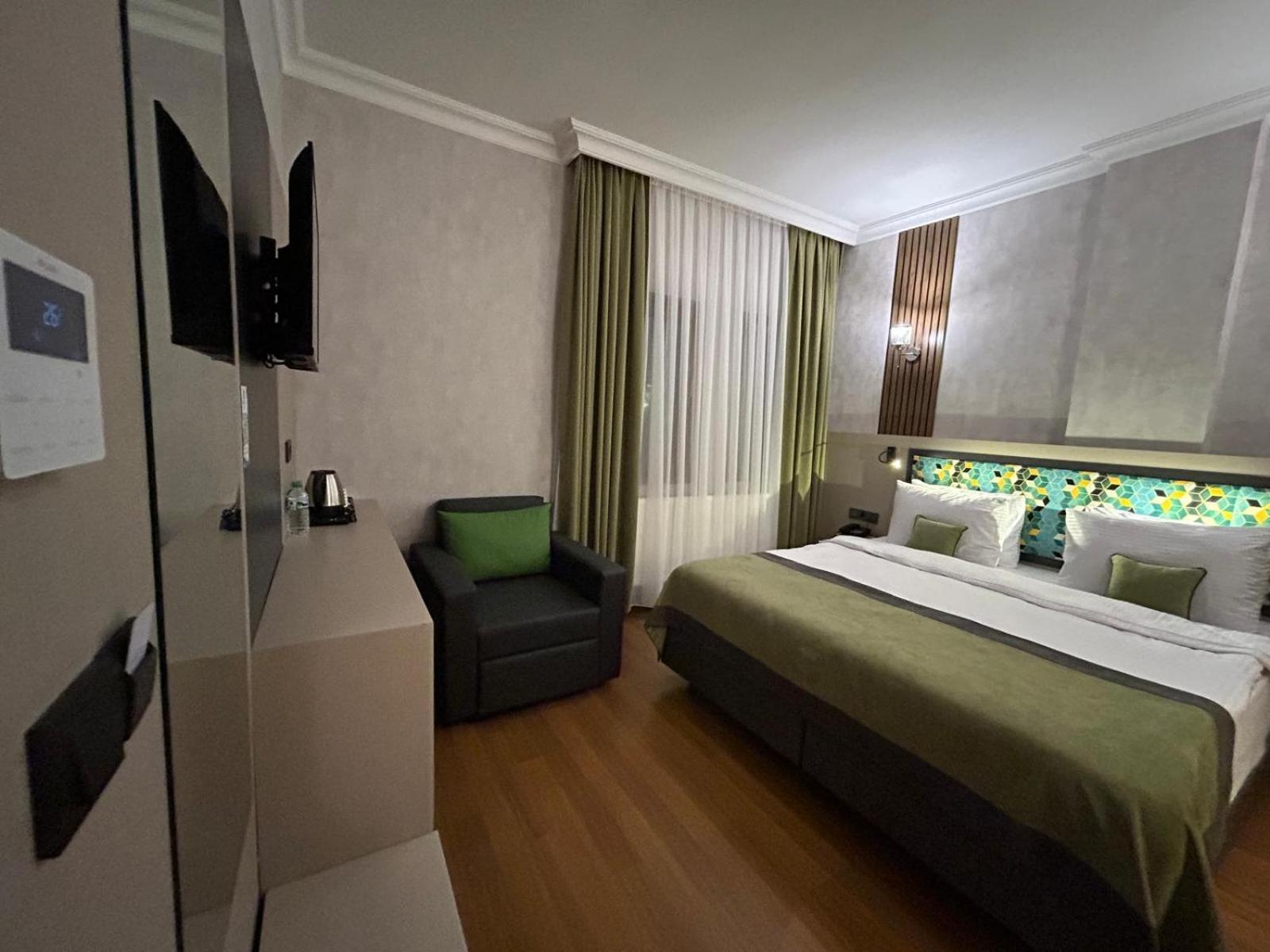 Deluxe Double or Twin Room with City View photo 3