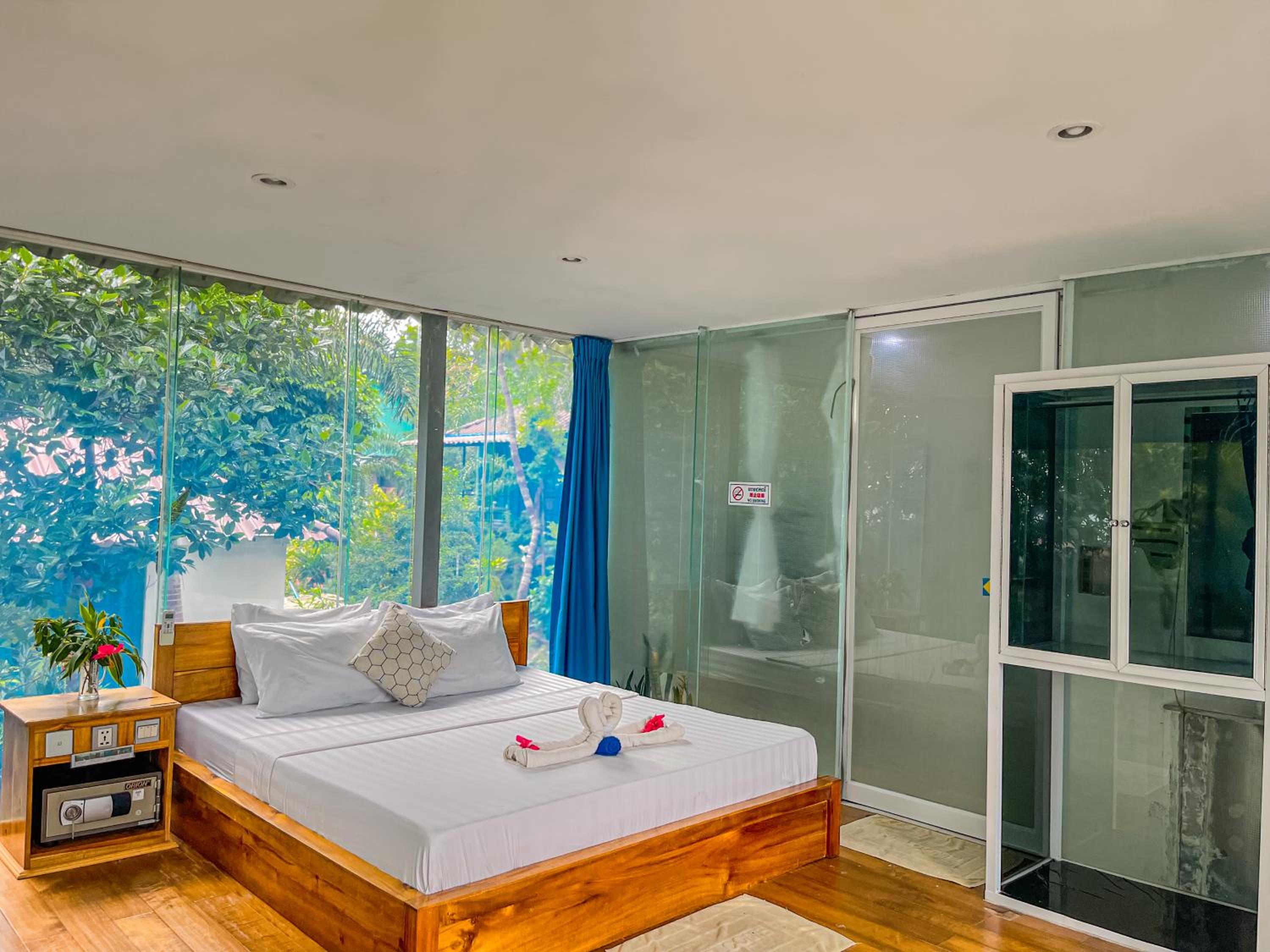 Standard King Room photo 1
