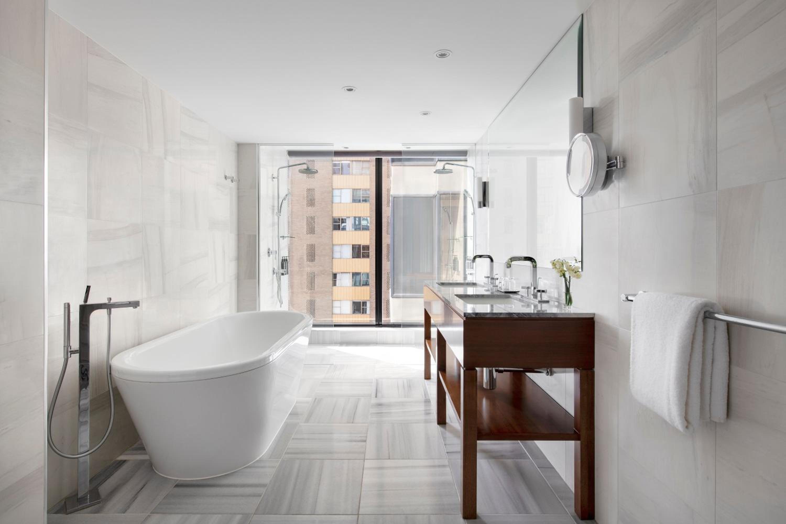 Larger Treasury One-Bedroom King Suite with Garden View thumbnail 6