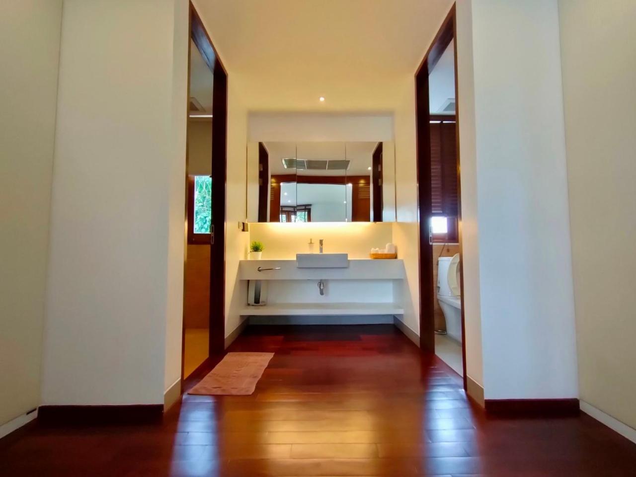 Villa with Private Pool - Photo 16