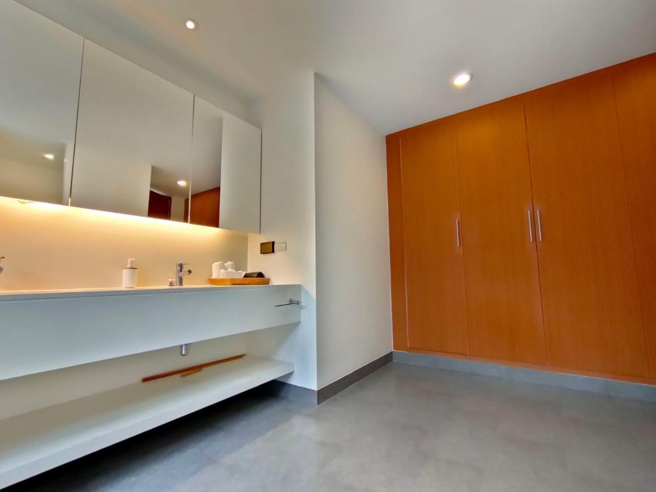 Villa with Private Pool - Photo 42