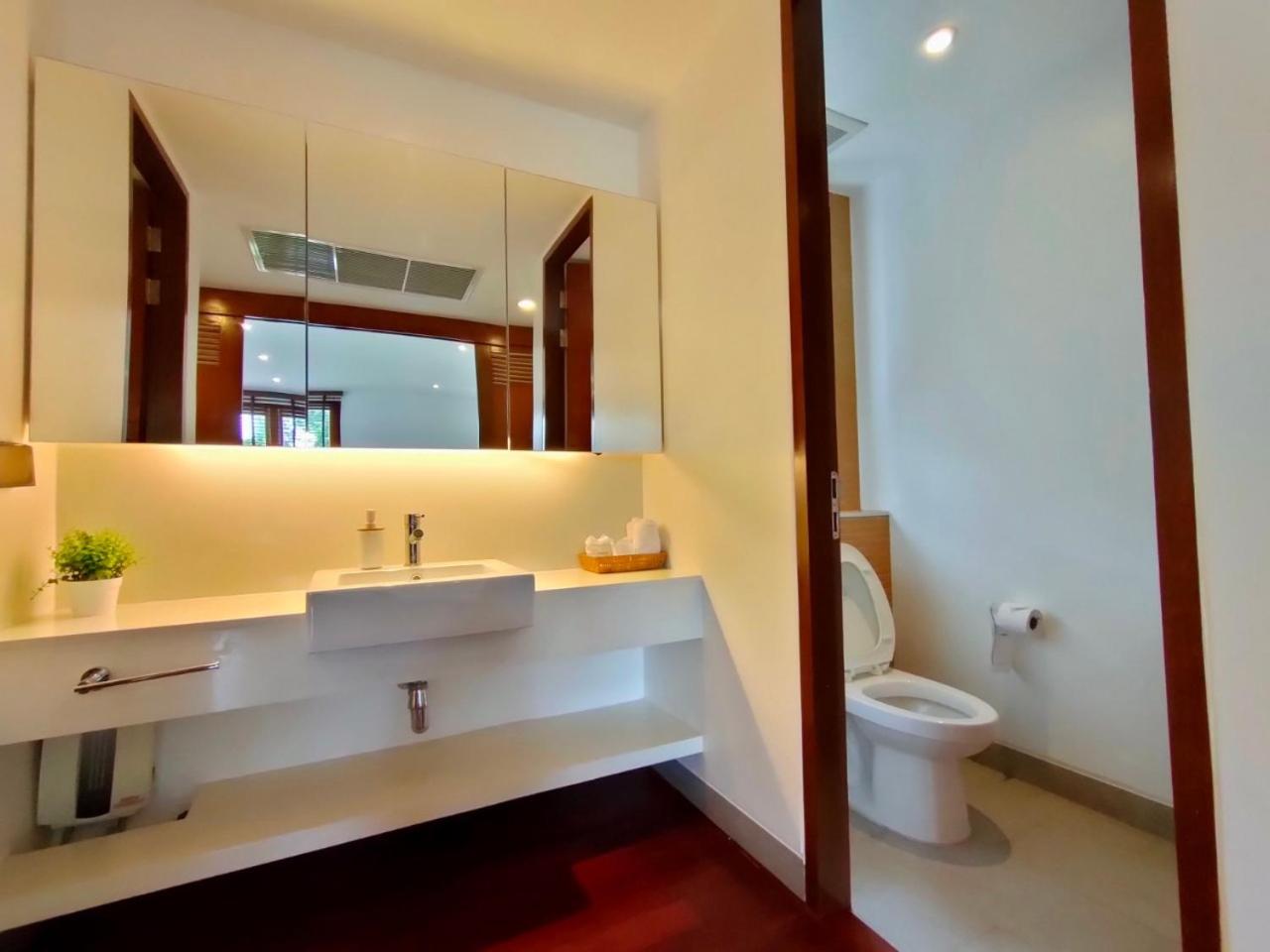Villa with Private Pool - Photo 40