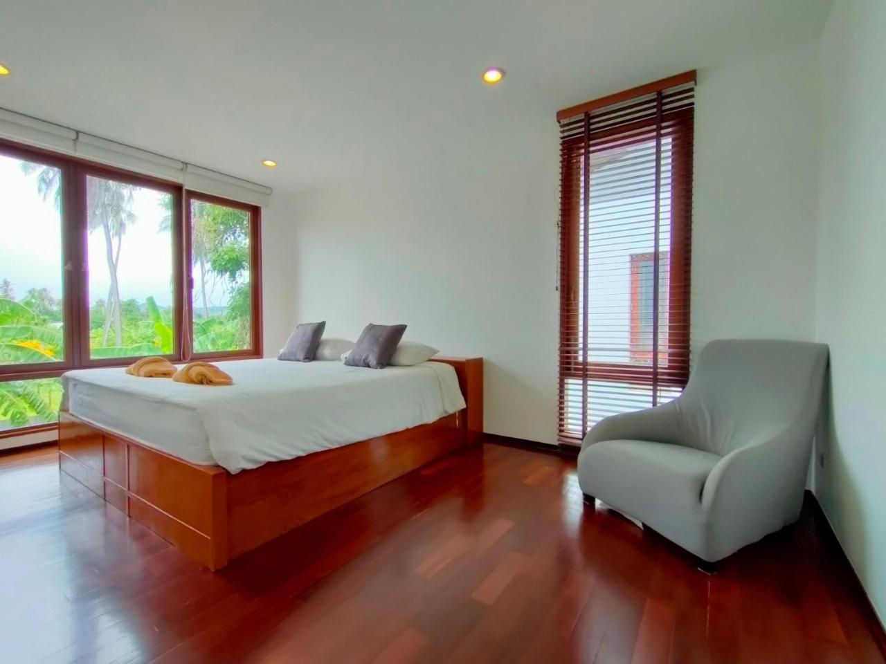 Villa with Private Pool - Photo 37