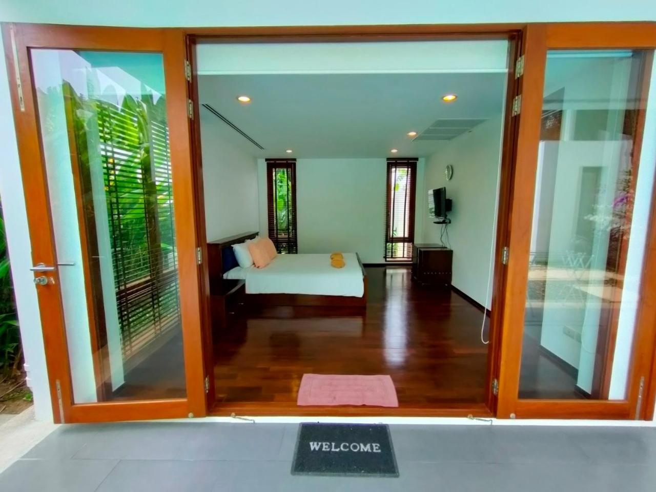Villa with Private Pool - Photo 36