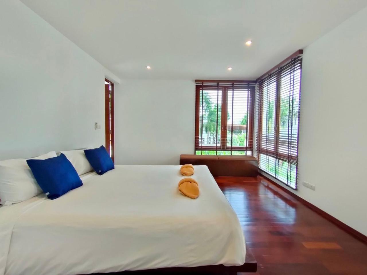Villa with Private Pool - Photo 33