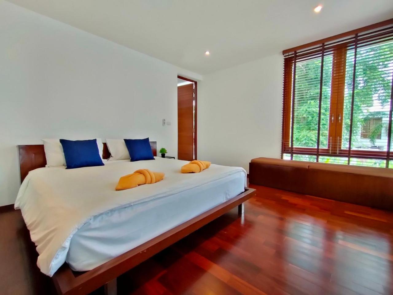 Villa with Private Pool - Photo 29