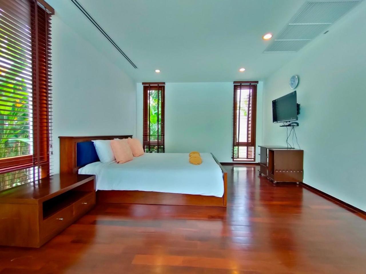 Villa with Private Pool - Photo 28
