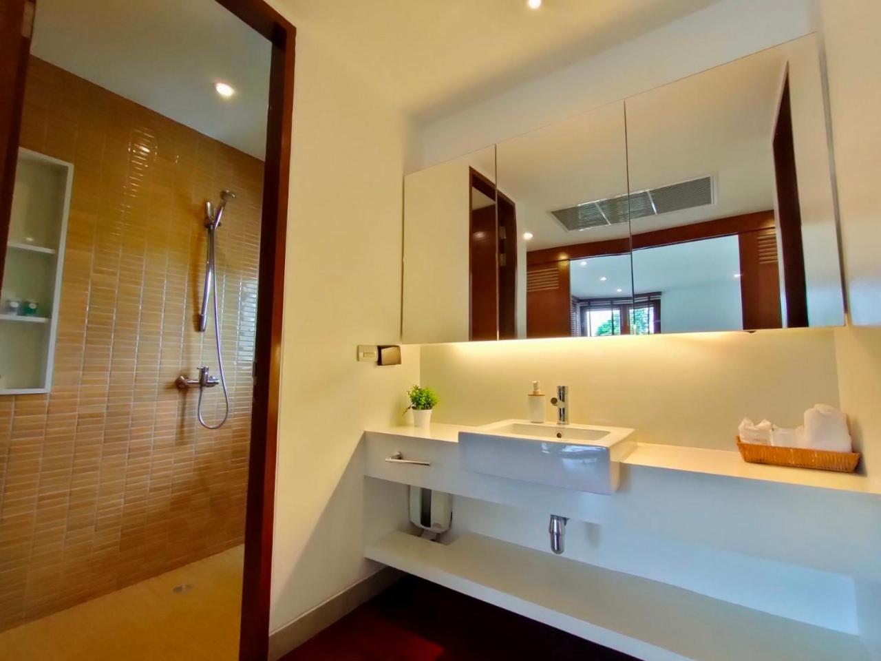 Villa with Private Pool - Photo 27