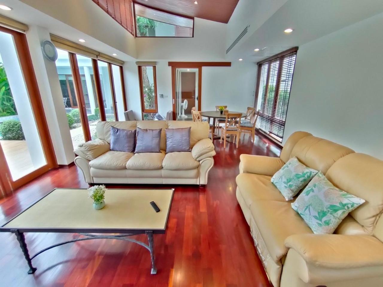 Villa with Private Pool - Photo 26