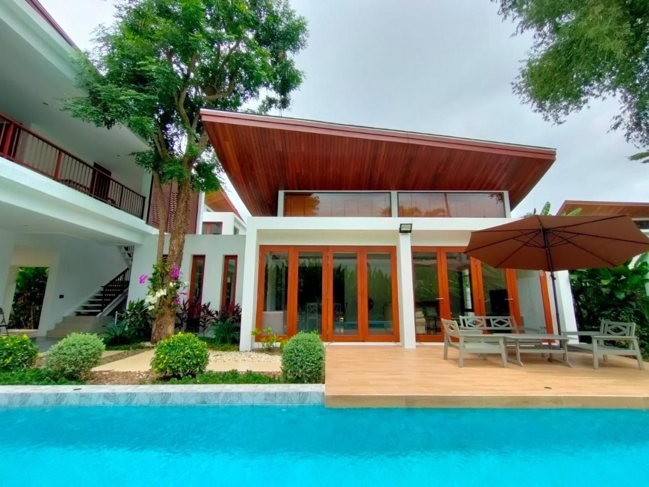 Villa with Private Pool - Photo 13