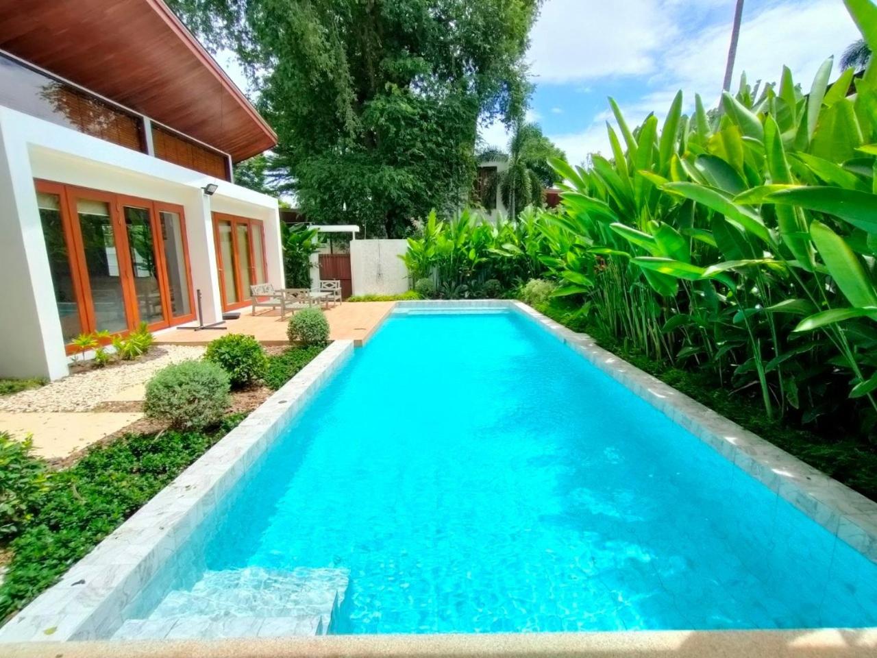 Villa with Private Pool - Photo 11