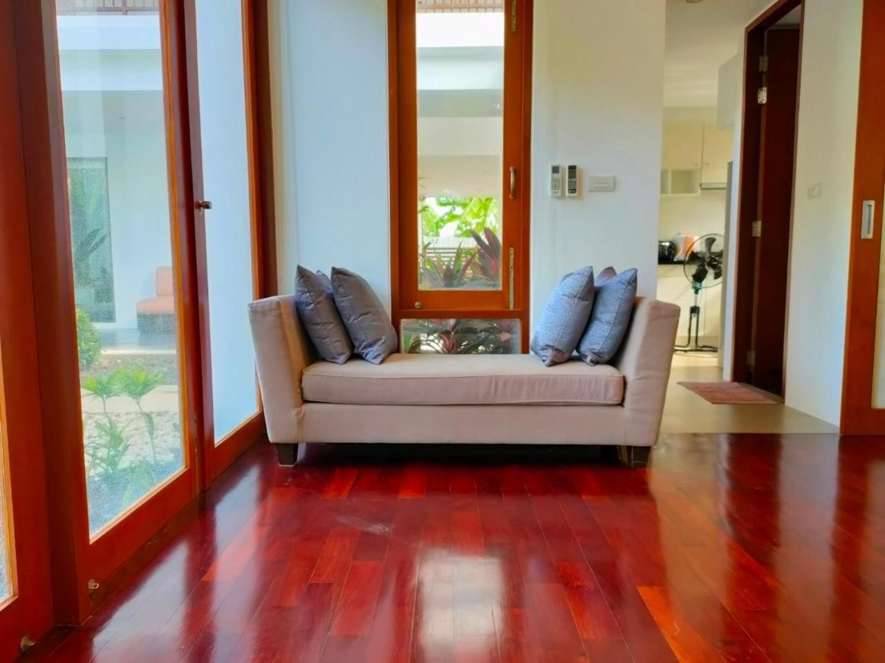 Villa with Private Pool - Photo 9