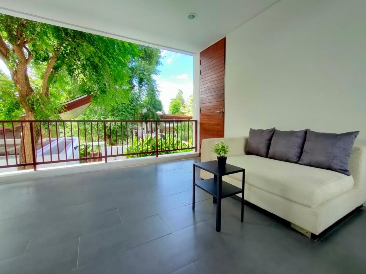 Villa with Private Pool - Photo 8