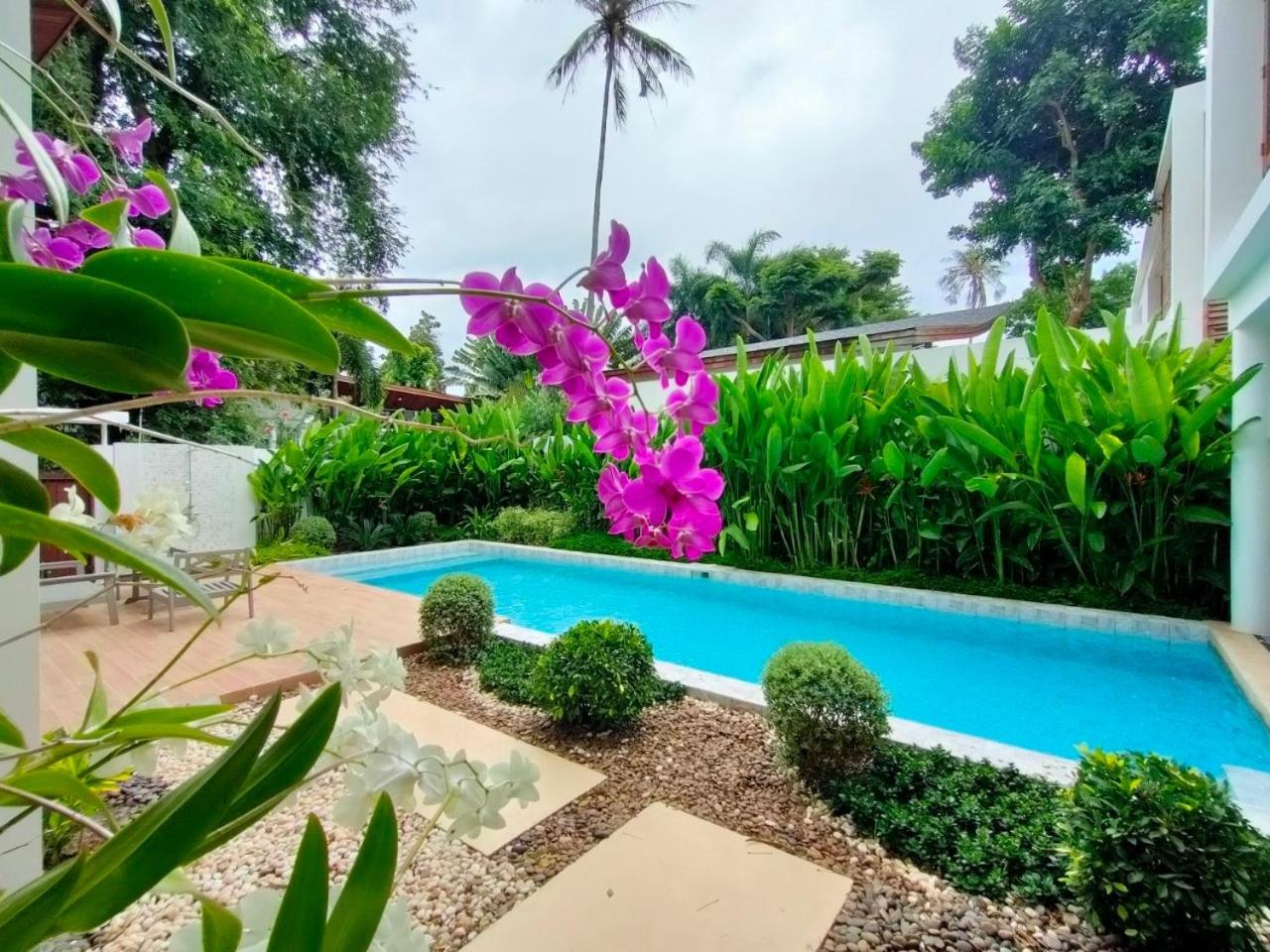Villa with Private Pool - Photo 17