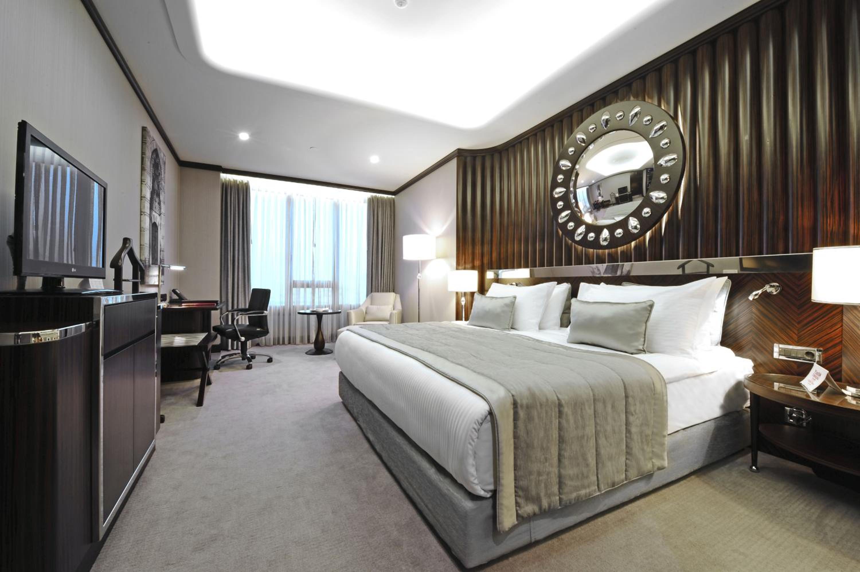 Standard King Room with Club Lounge Access - High Floor/Smoking
