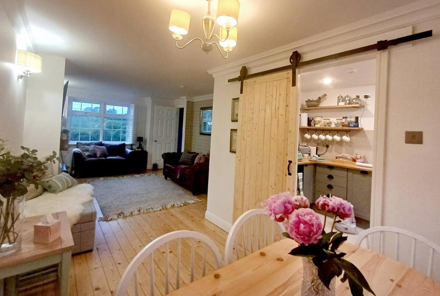 Three-Bedroom House photo 3