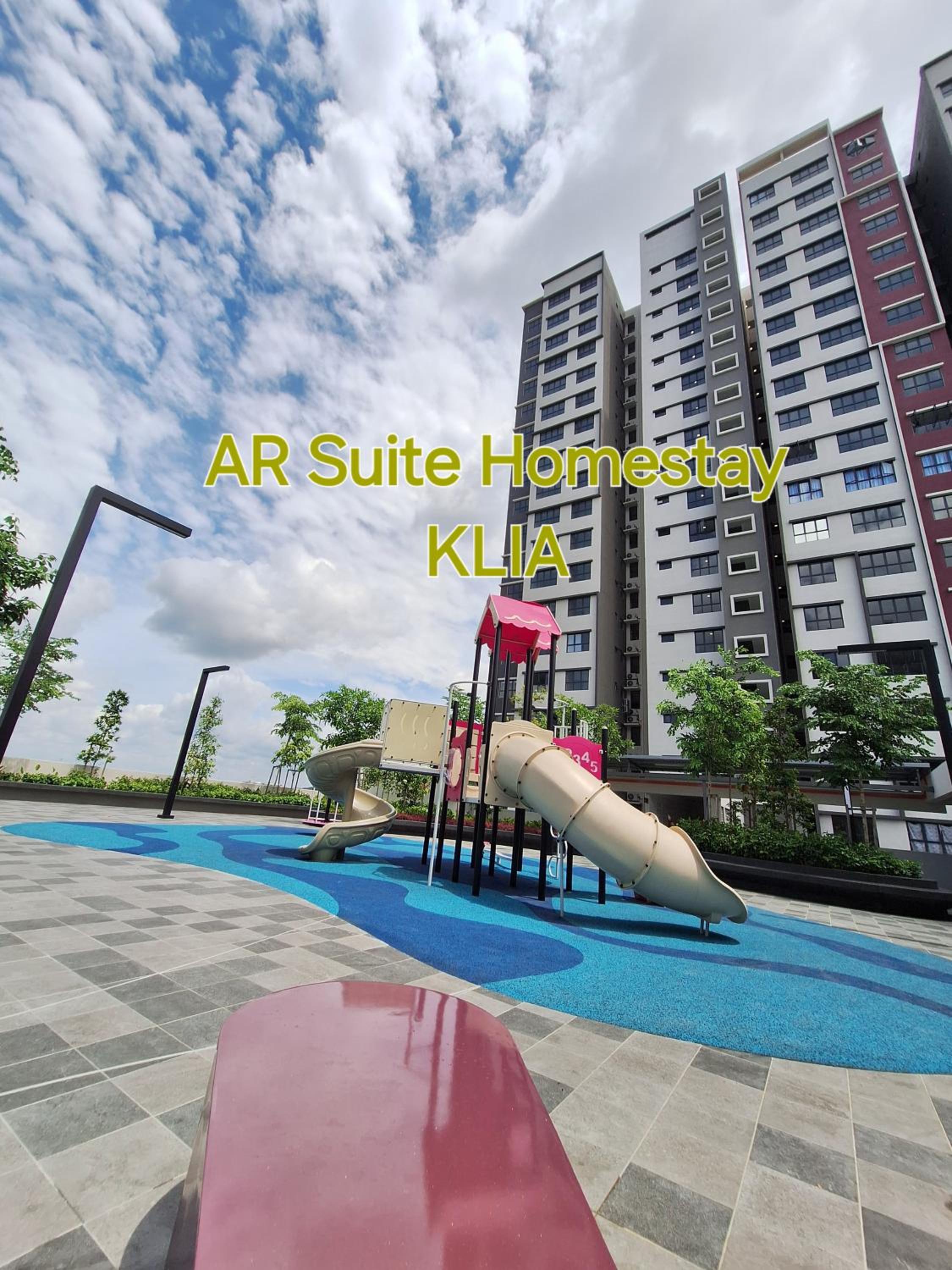 Three-Bedroom Apartment with View photo 2