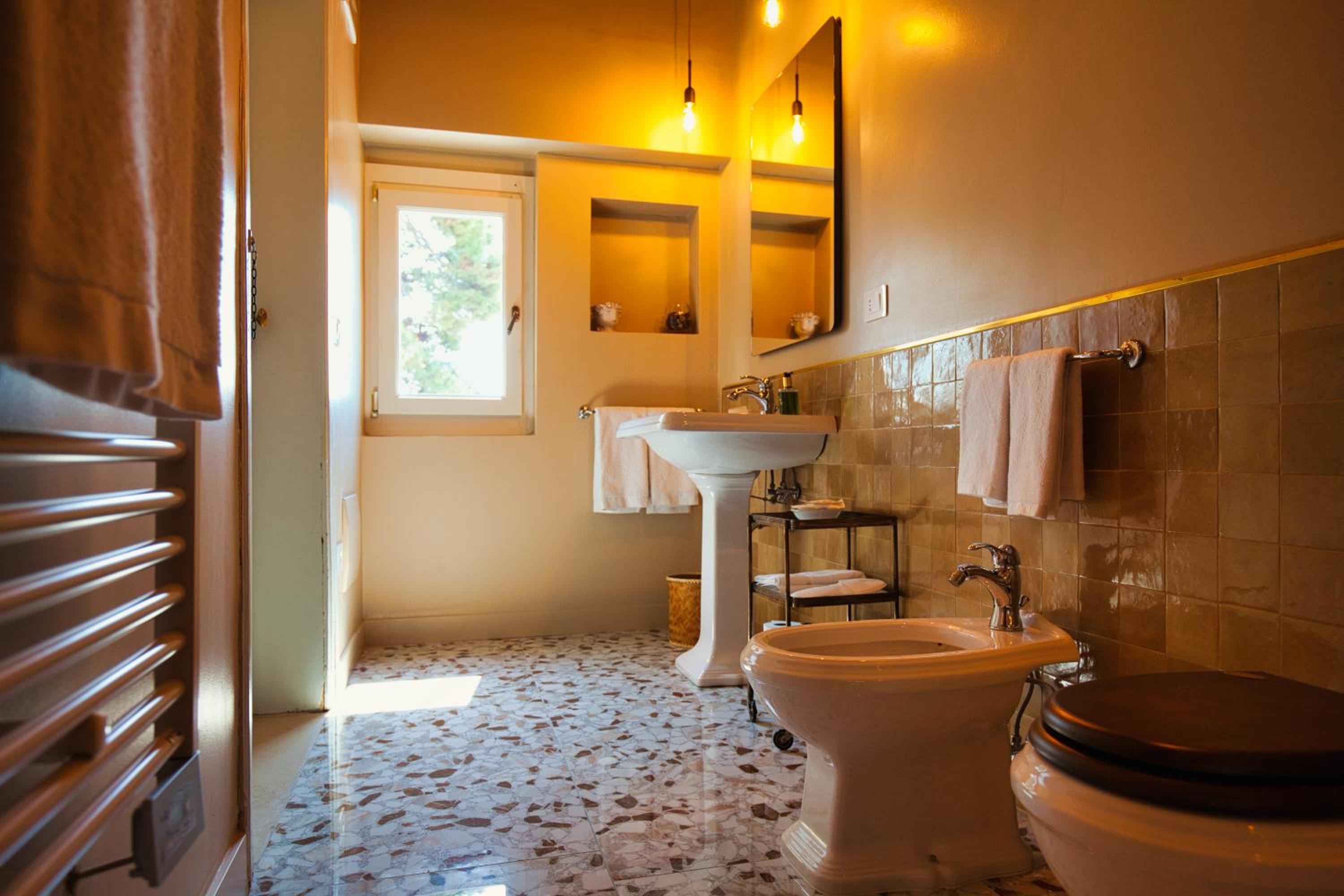 Deluxe King Room photo 2