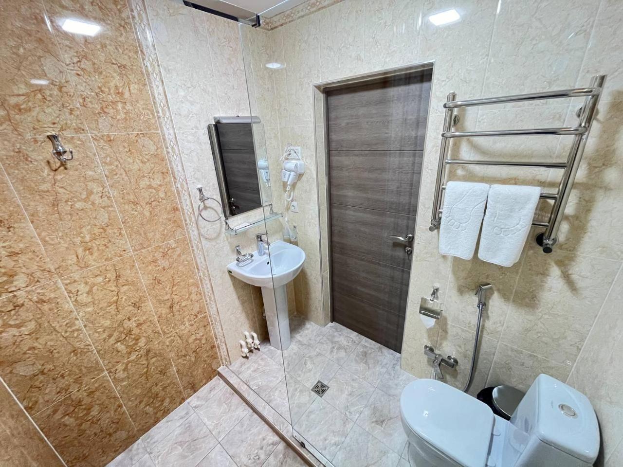 Classic Triple Room - Photo 19