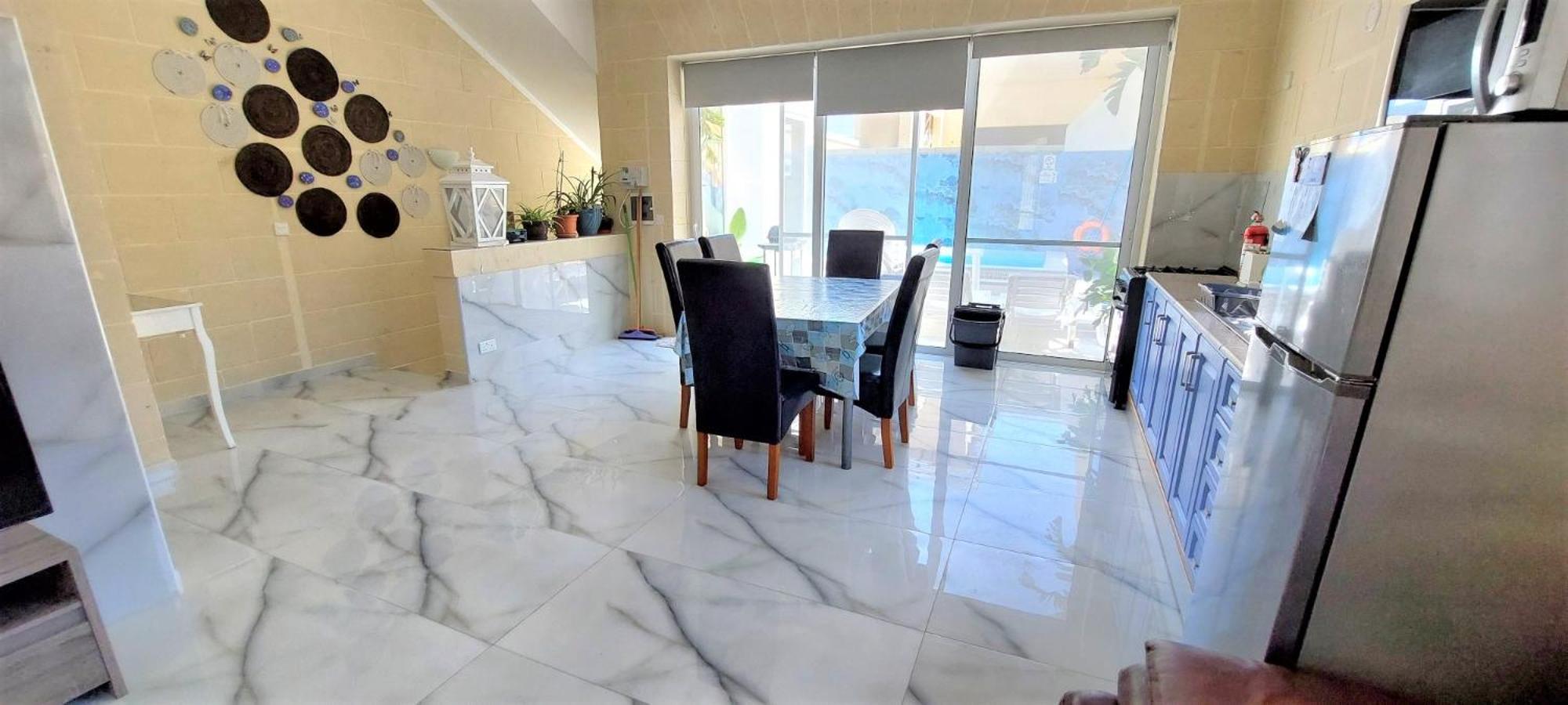 Villa photo 2