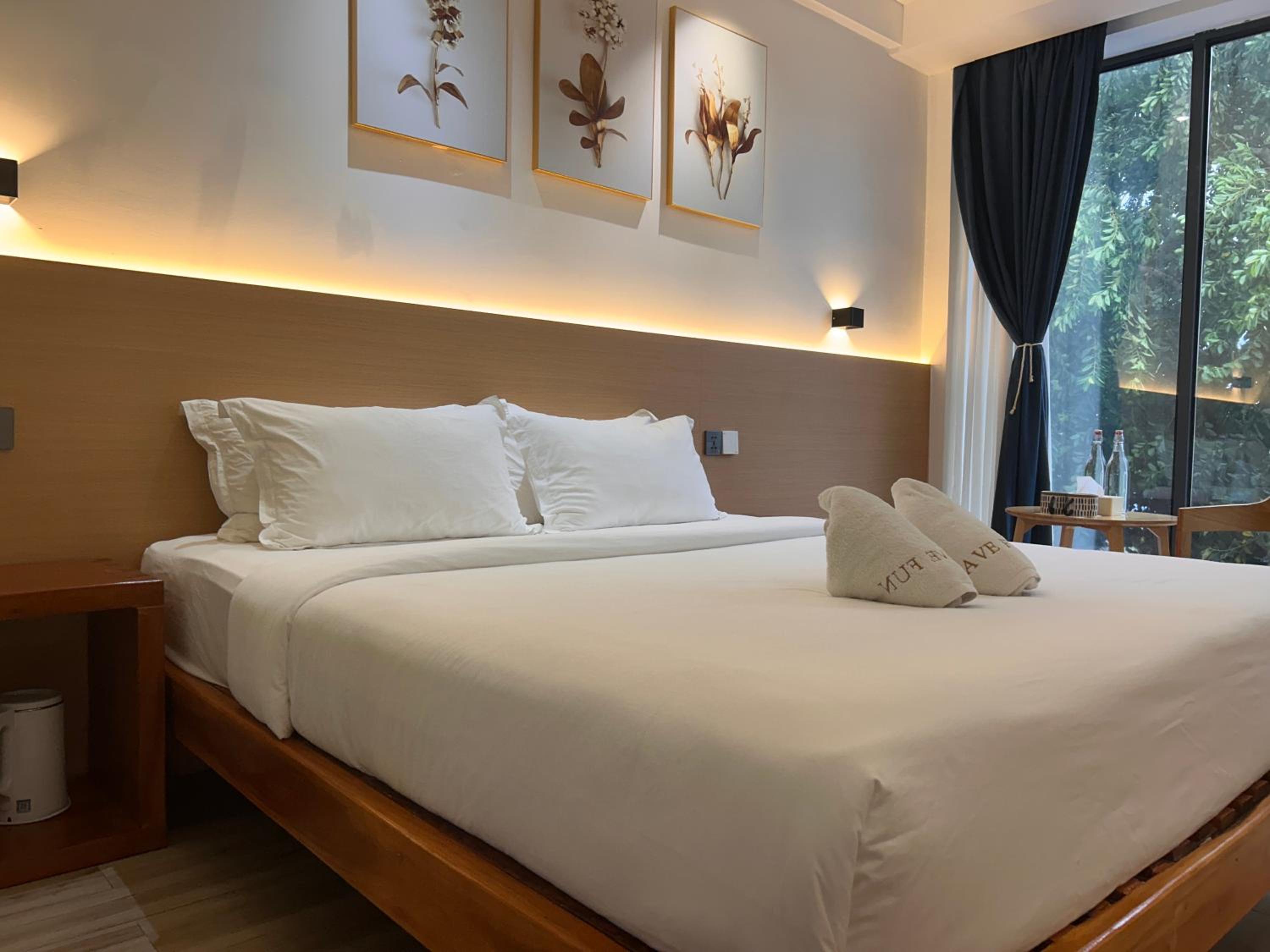 Deluxe Queen Room - Photo 3