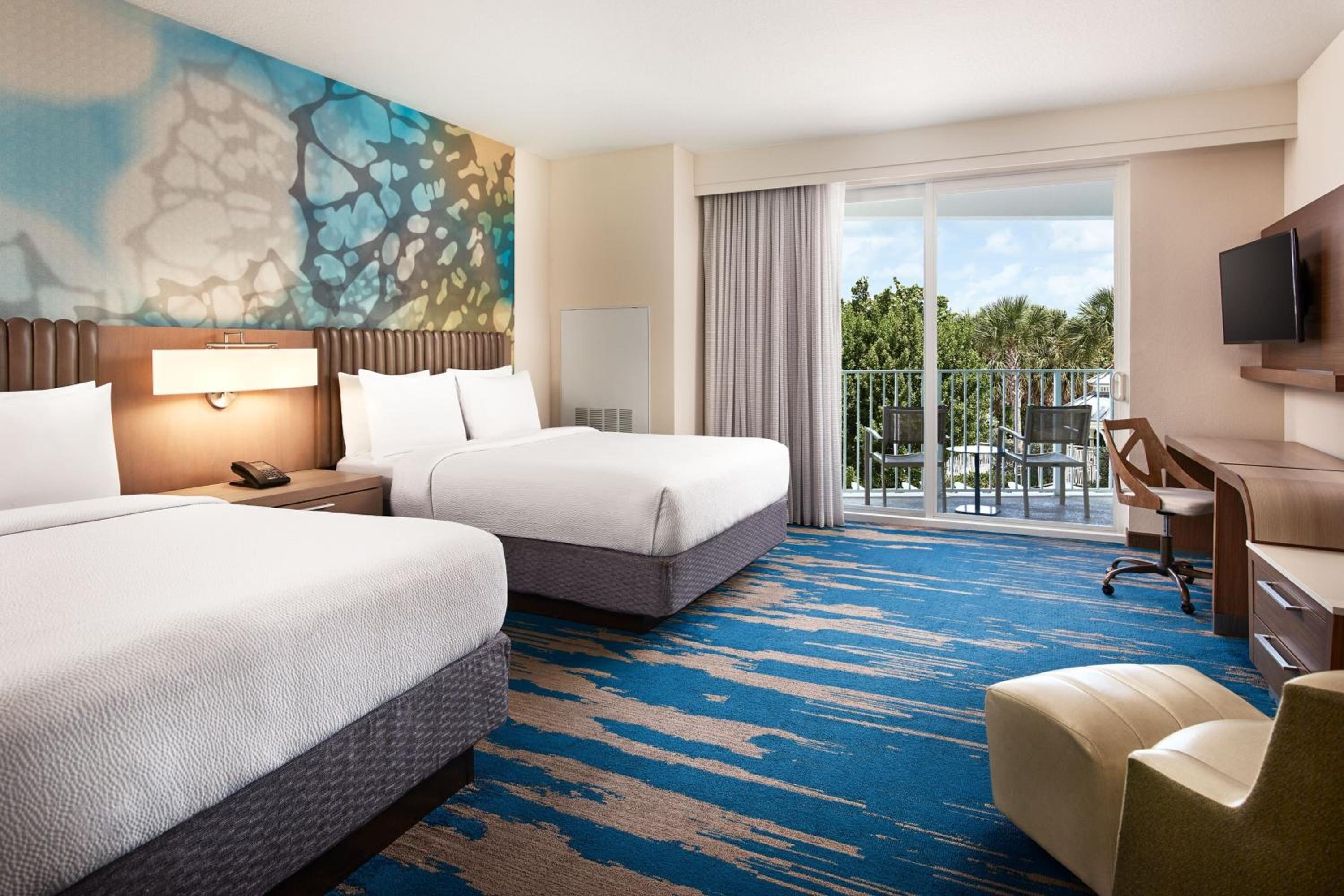 Queen Room with Two Queen Beds with Balcony Tropical View 