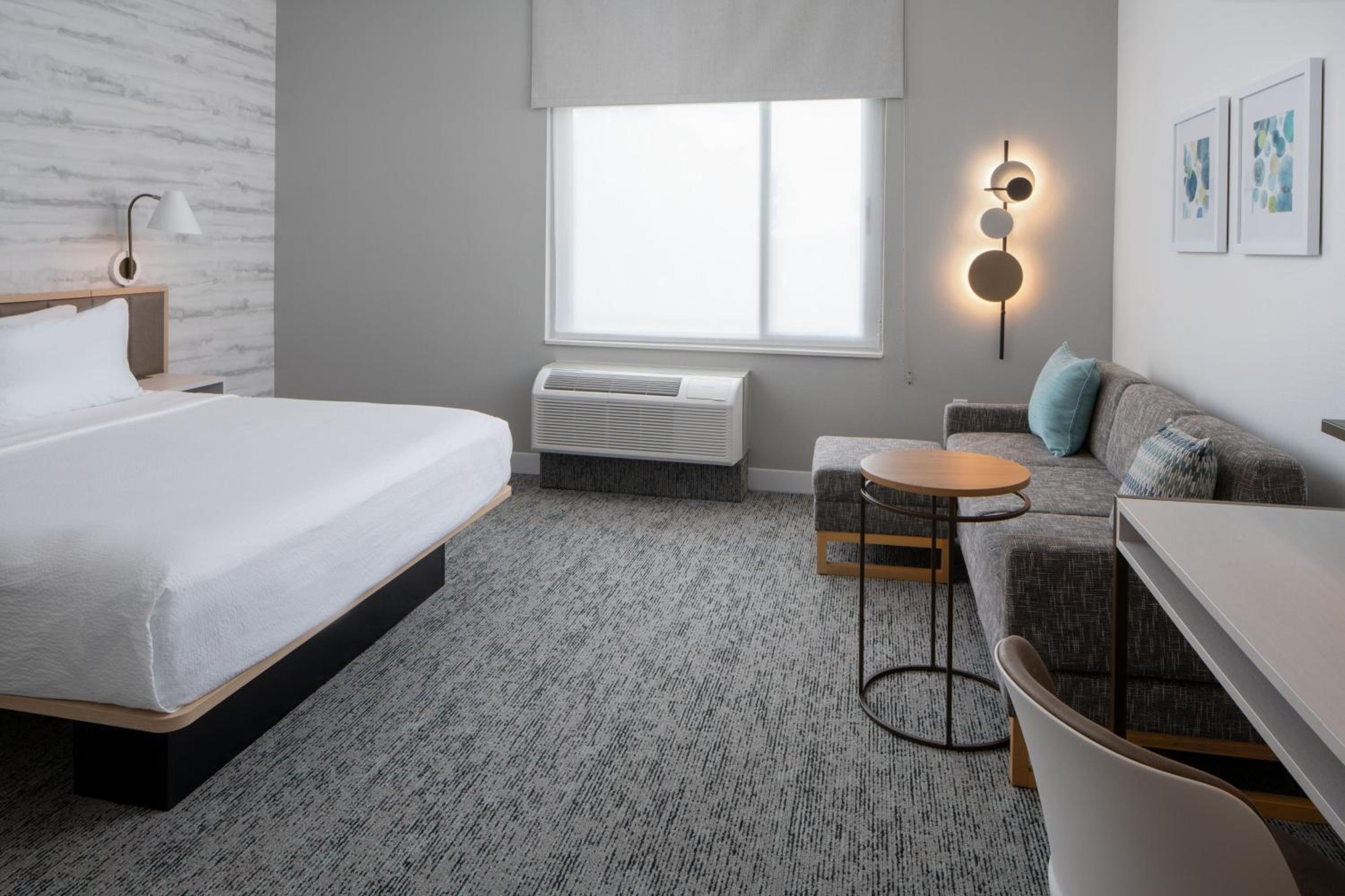 King Studio with Sofa Bed - Photo 4