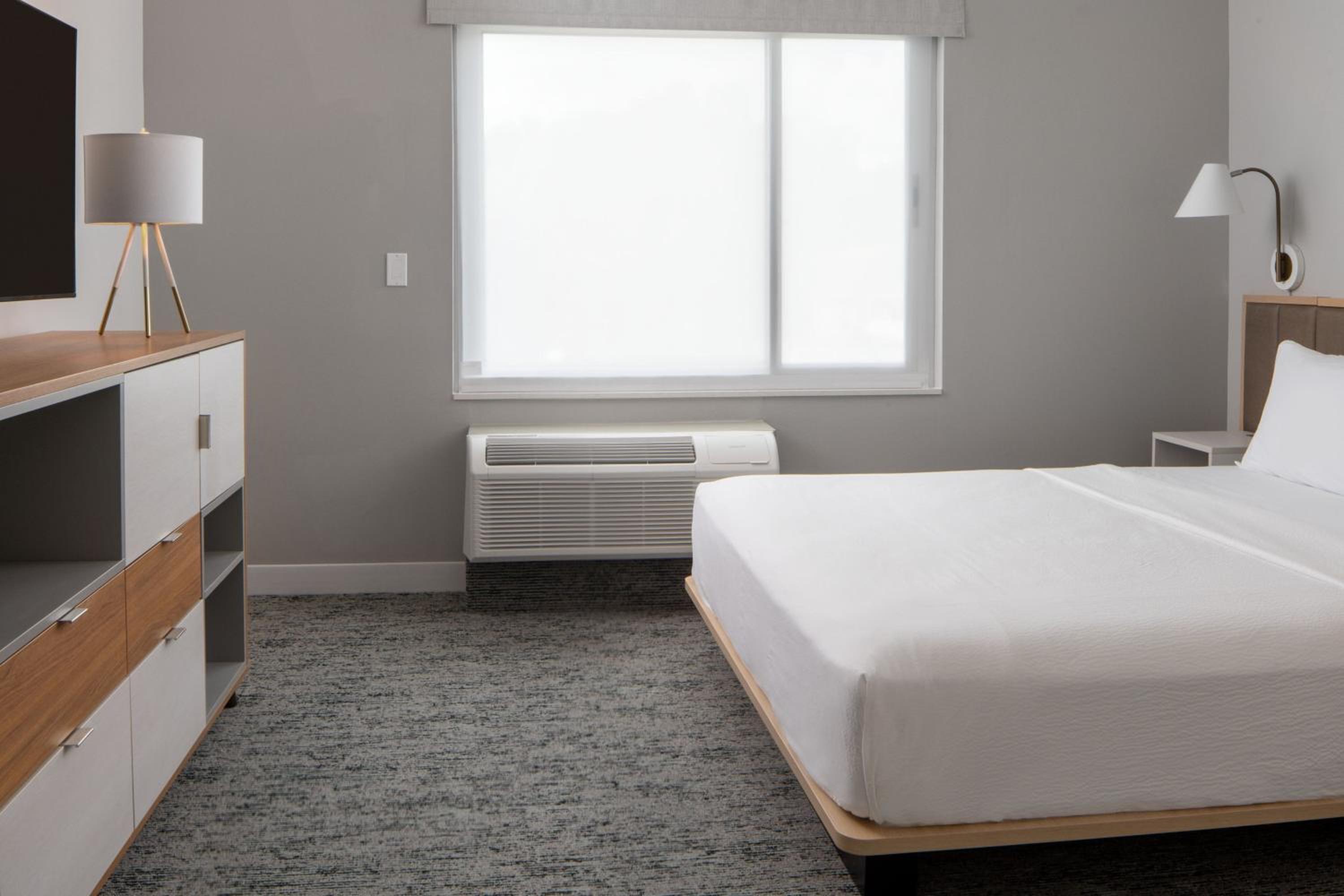One-Bedroom King Suite with Sofa Bed  - Photo 2