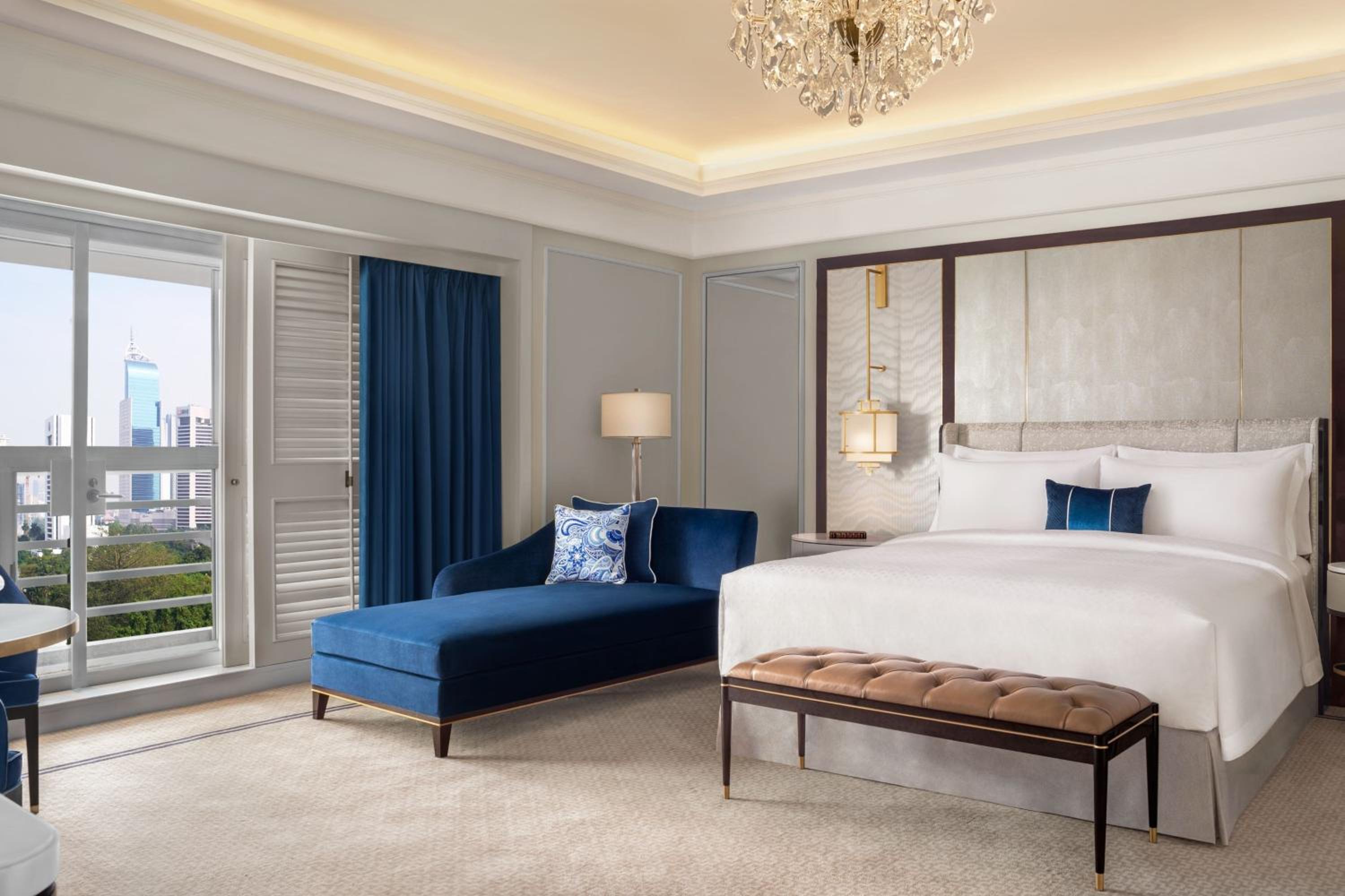 Grand Deluxe King Room with Balcony - Photo 1