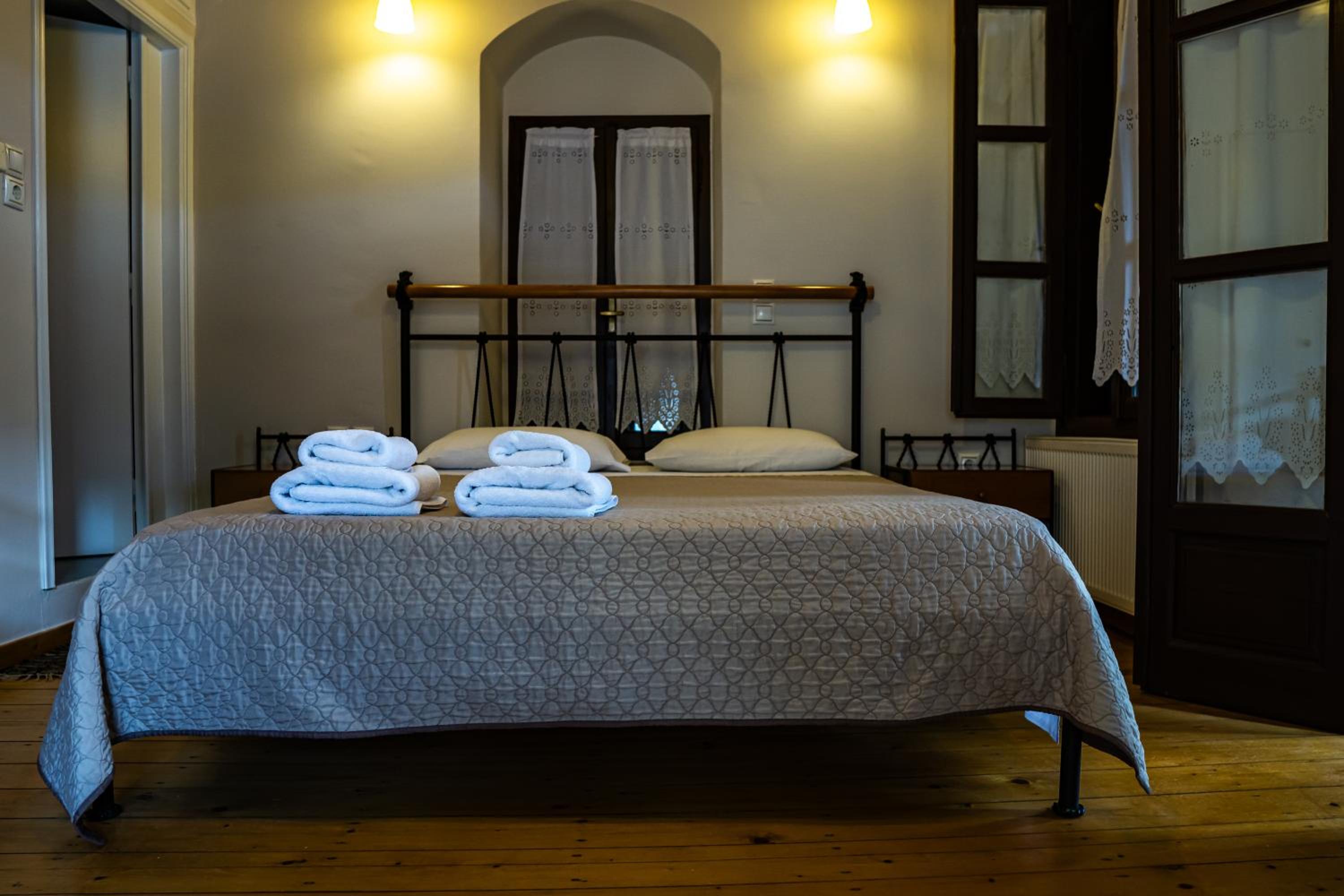 Deluxe Double Room with Extra Bed - Photo 7