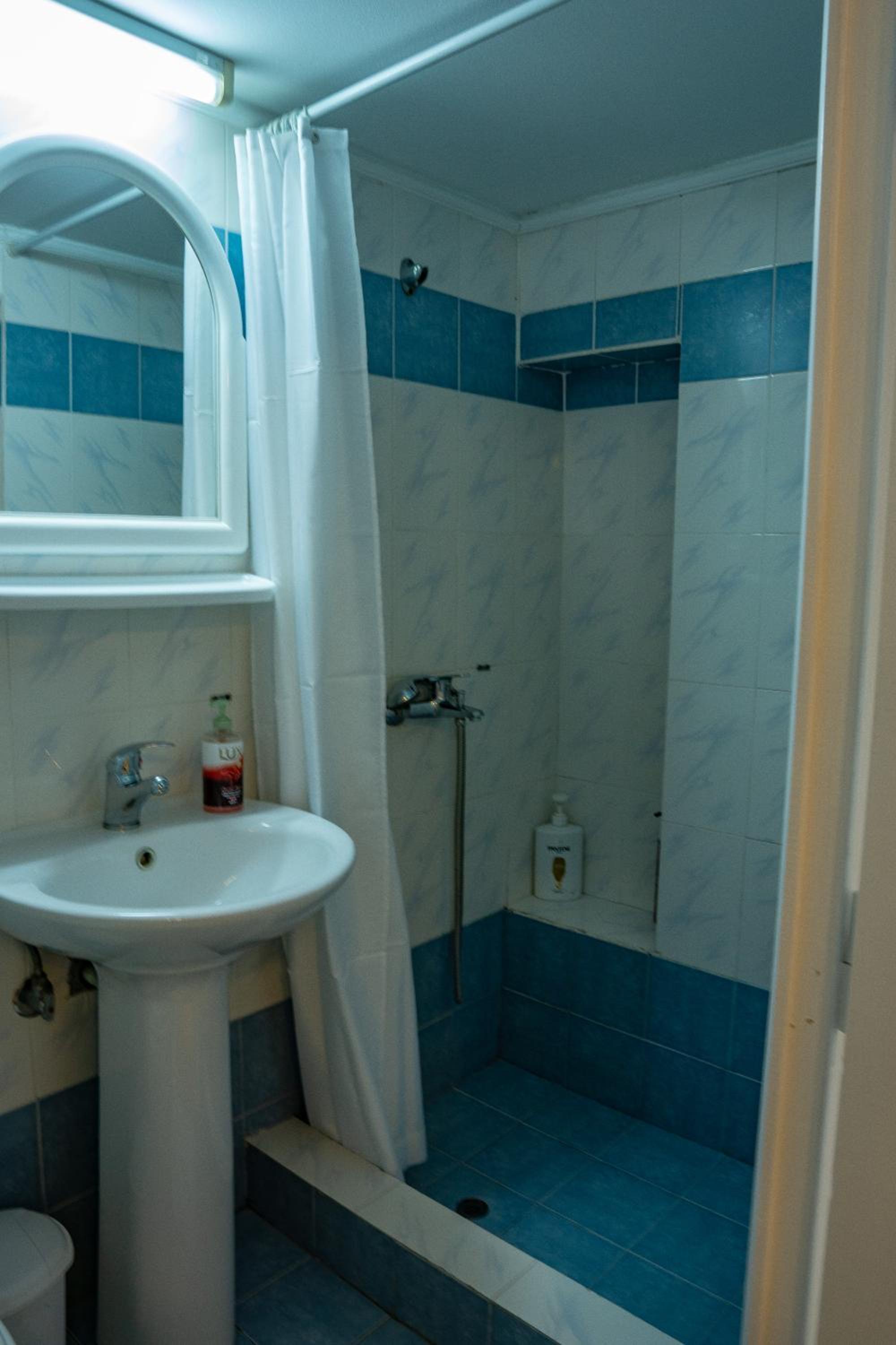 Deluxe Double Room with Extra Bed - Photo 10