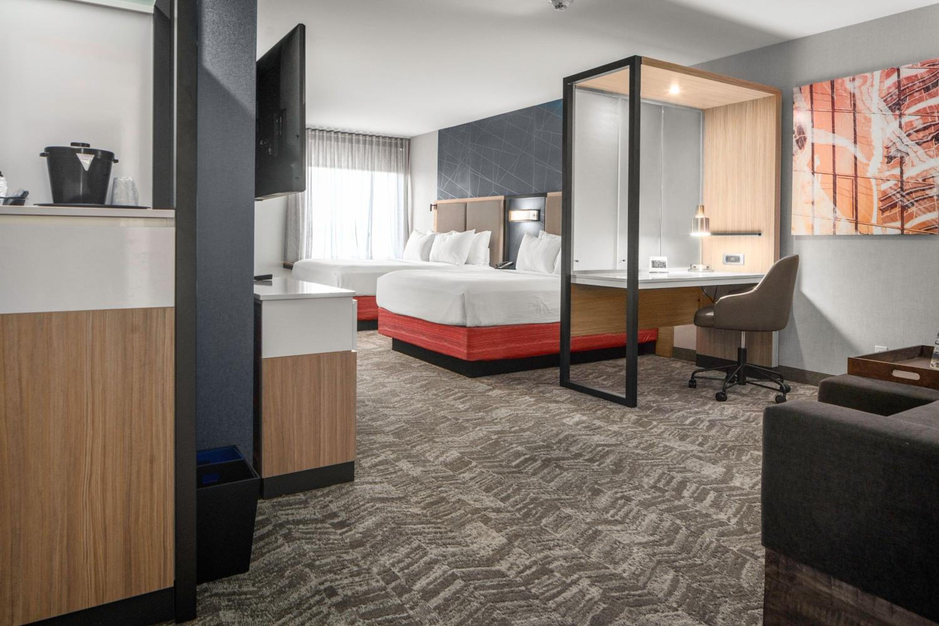 Queen Suite with Two Queen Beds and Trundle Sofa - Photo 3