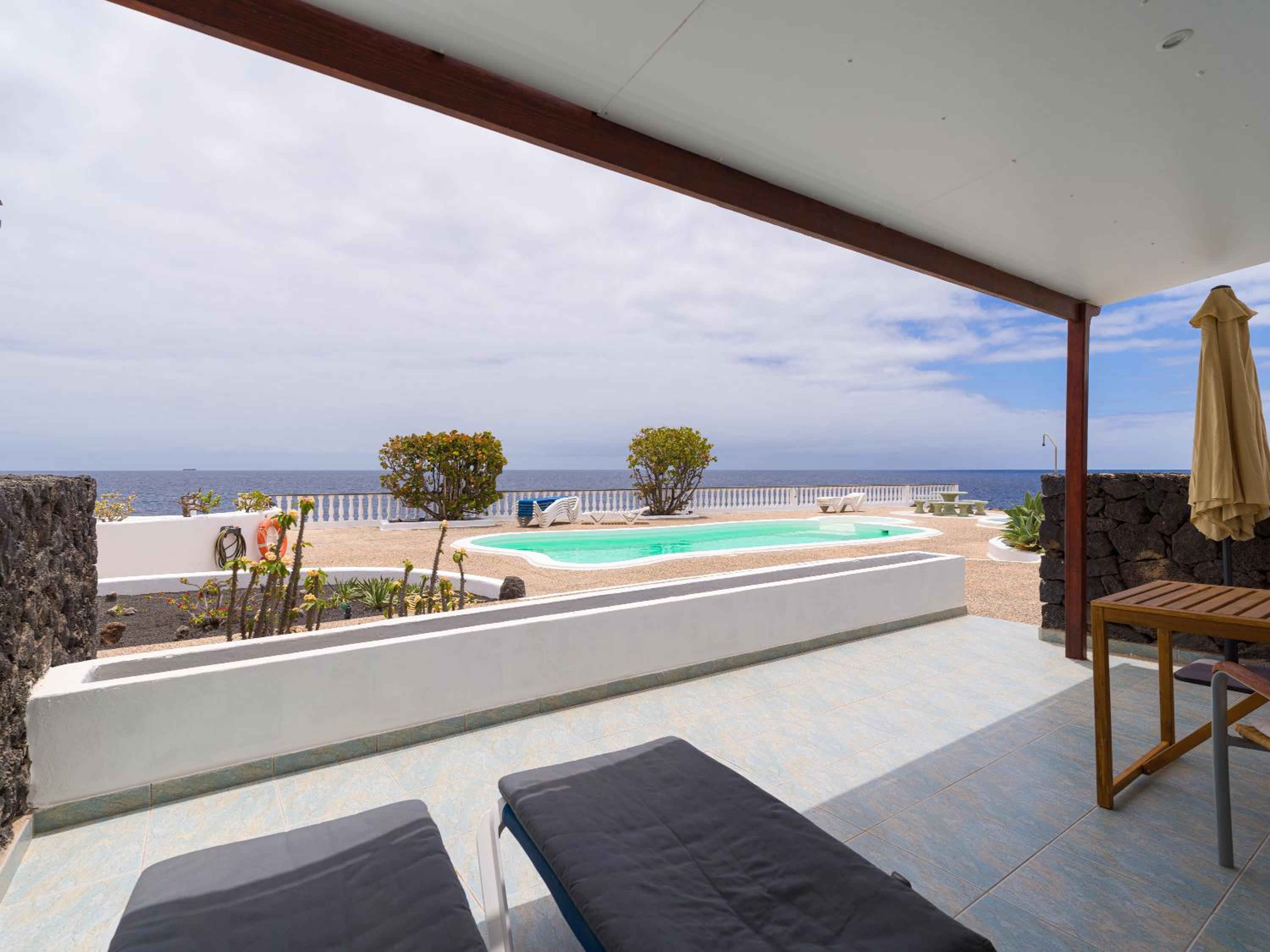 One-Bedroom Apartment with Sea View and Terrace photo 2