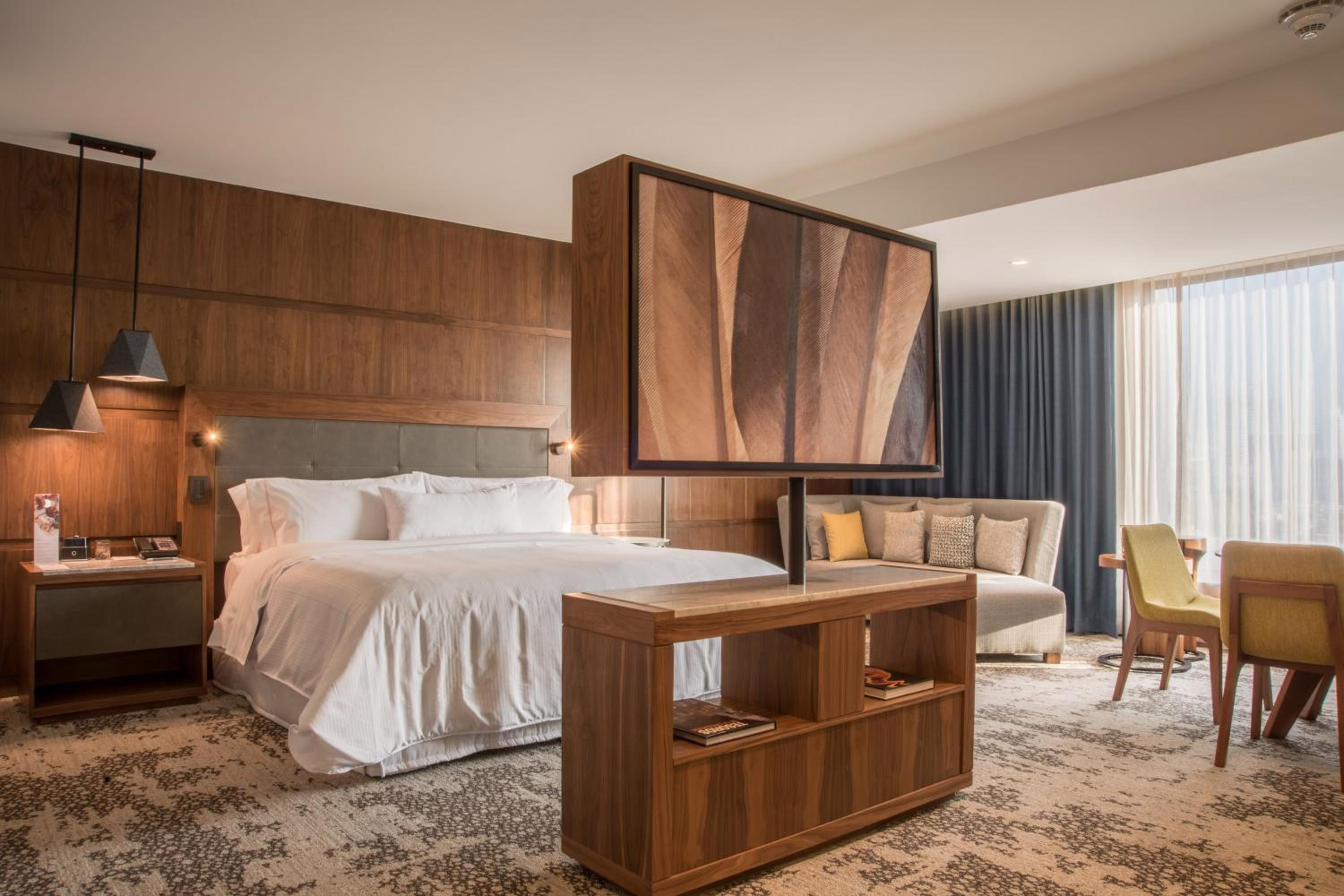 Deluxe Suite, 1 King