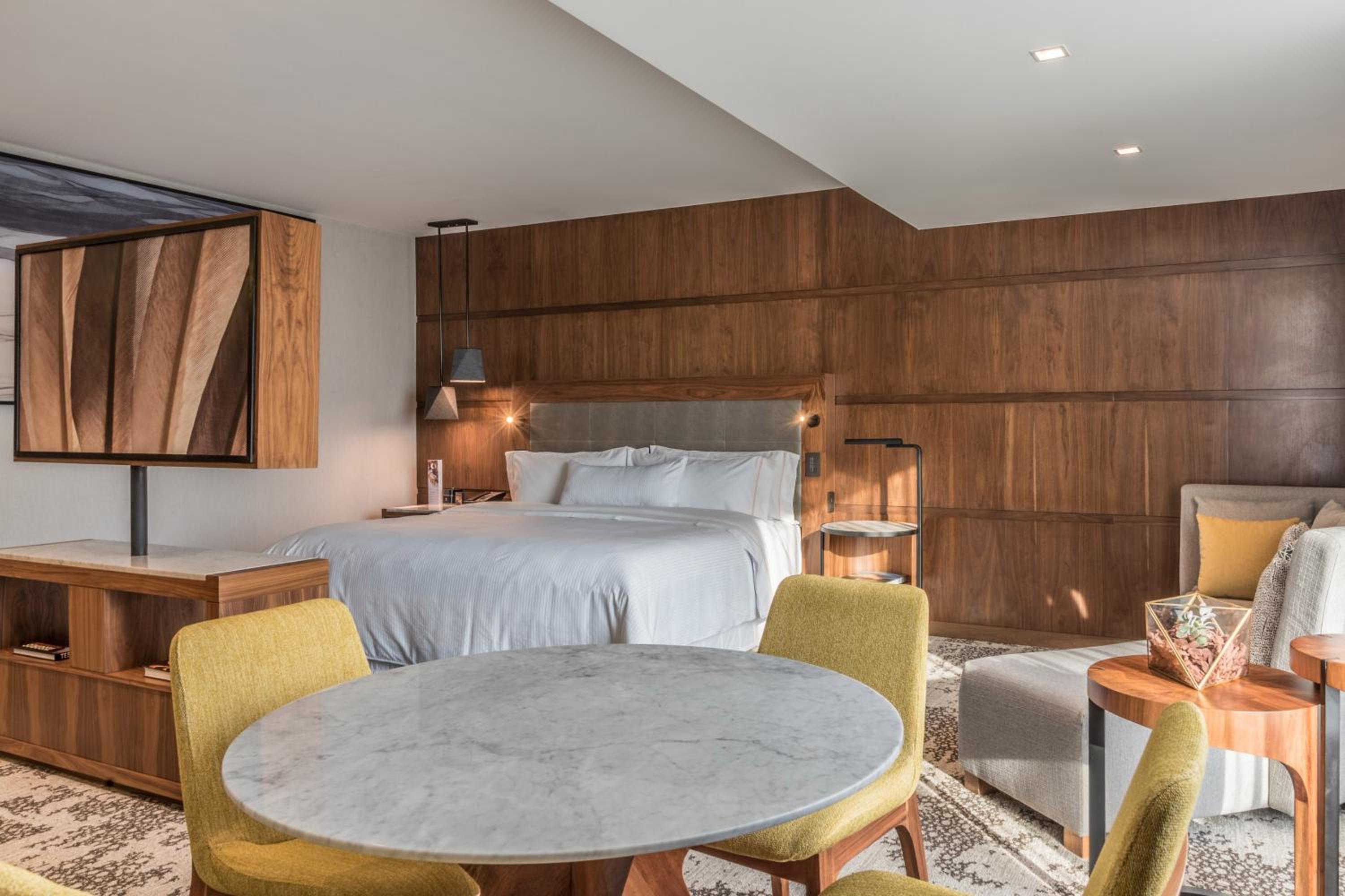 Deluxe Suite, 1 King