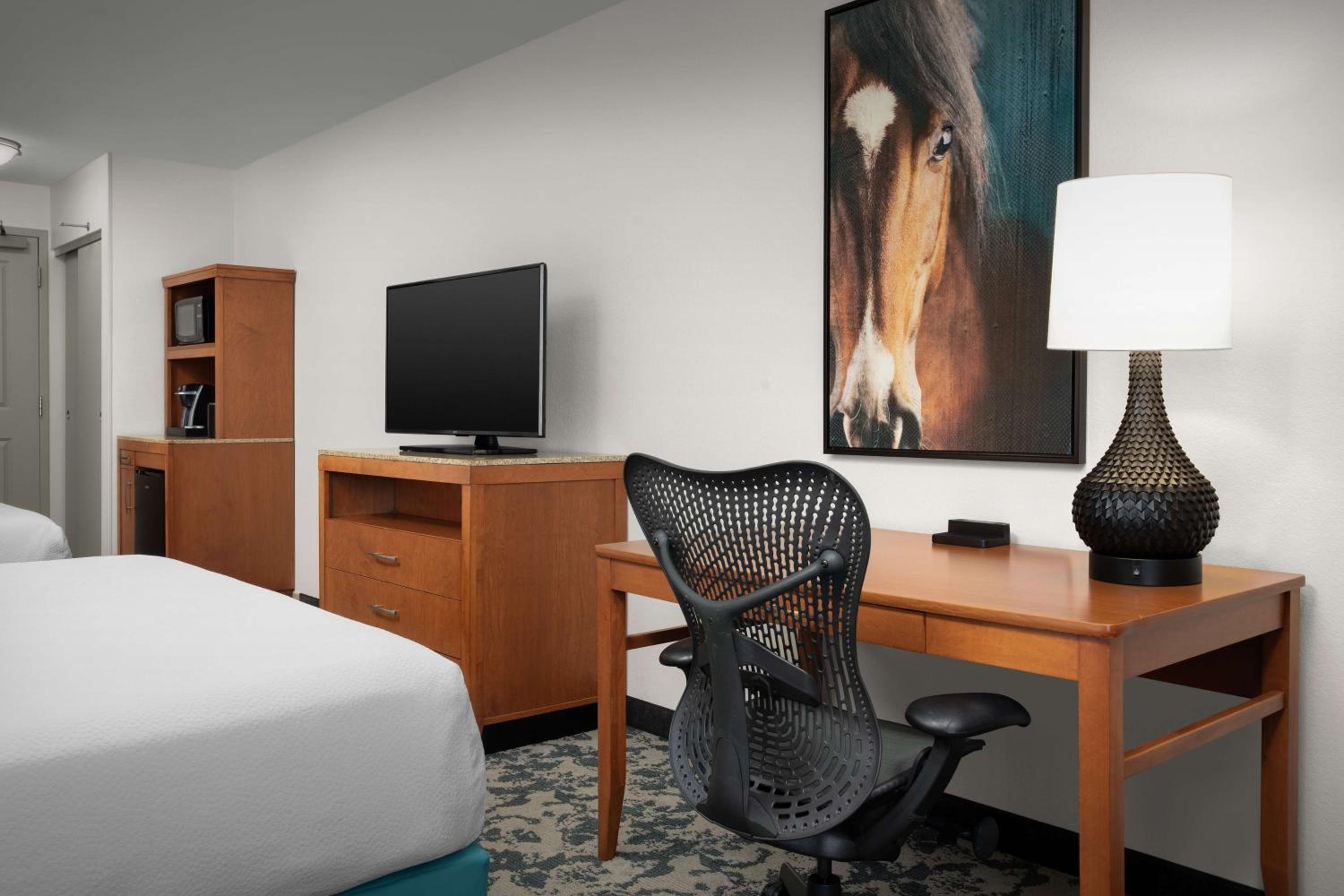 Queen Room with Two Queen Beds - Photo 1