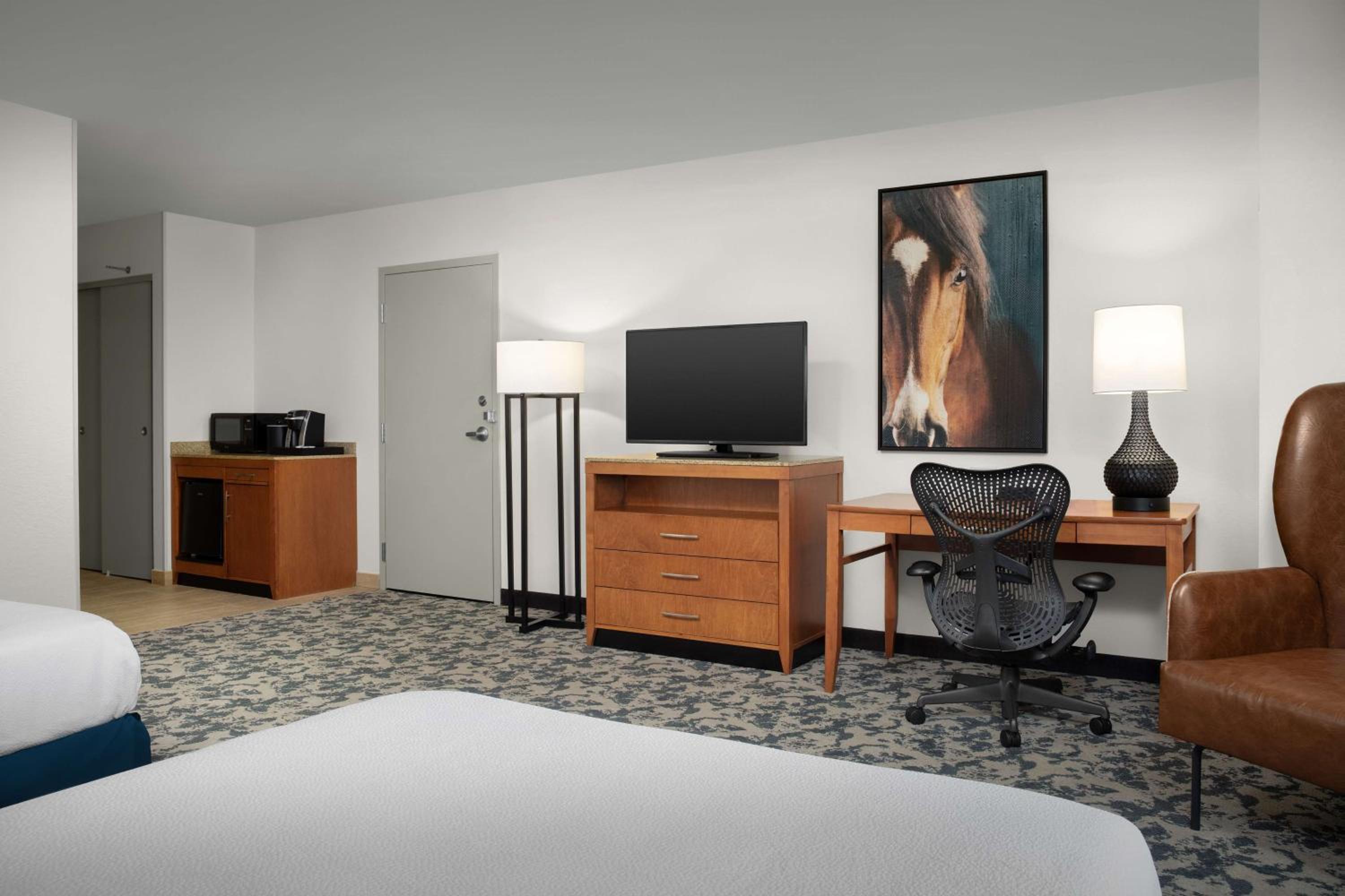 Queen Room with Two Queen Beds - Mobility and Hearing Access - Photo 5