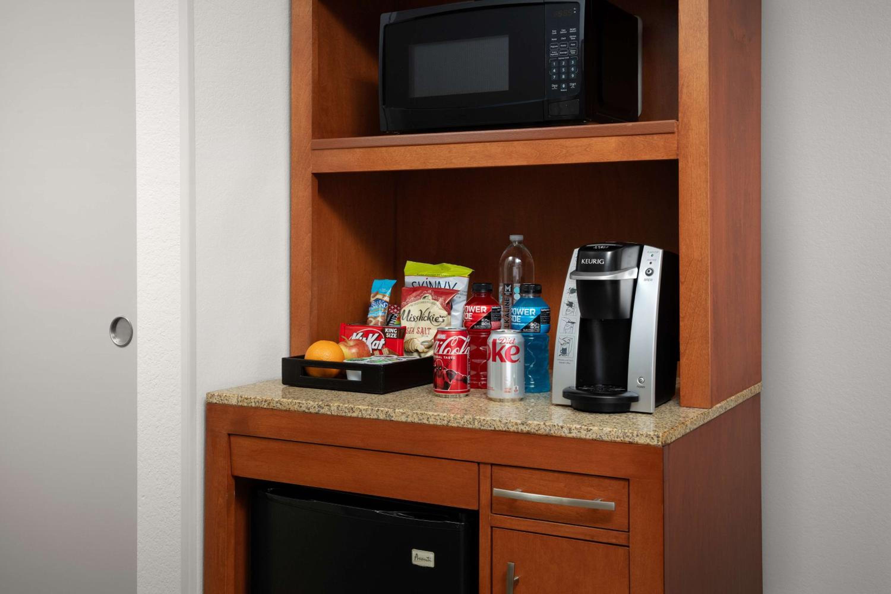 Premium King Room - Photo 4